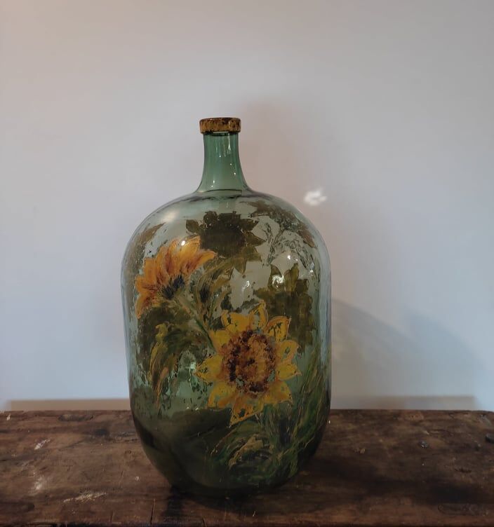 Very original Old Lady Jeanne, hand painted. 28l.