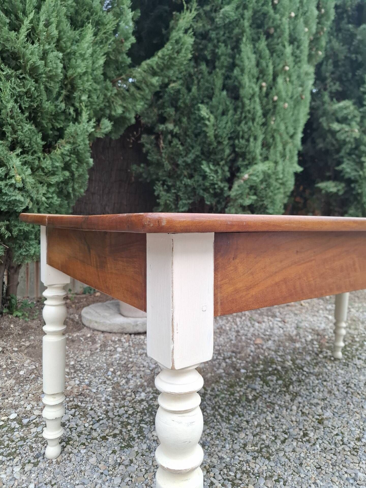 Farm table