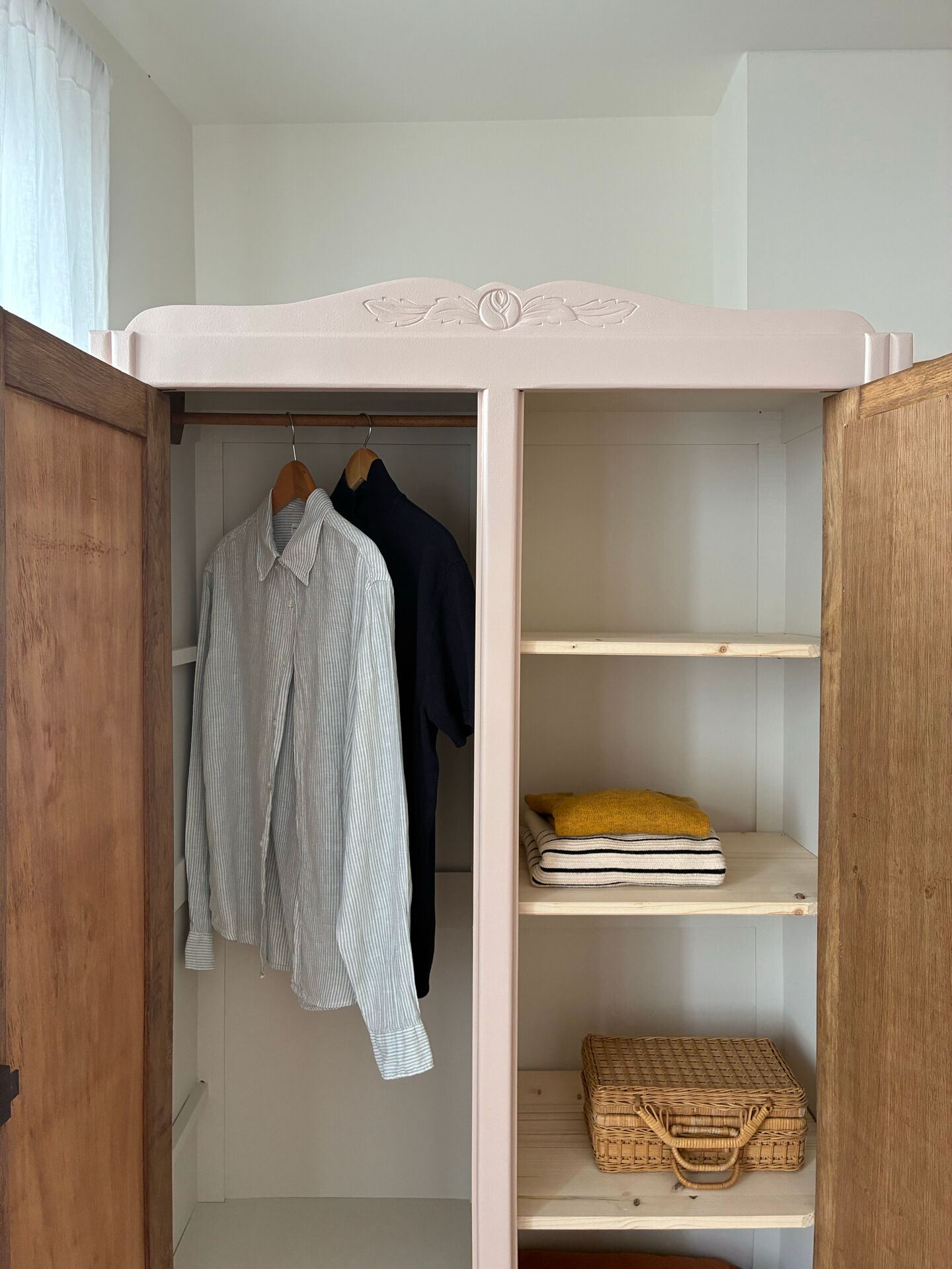 Armoire de style Art Déco colorée