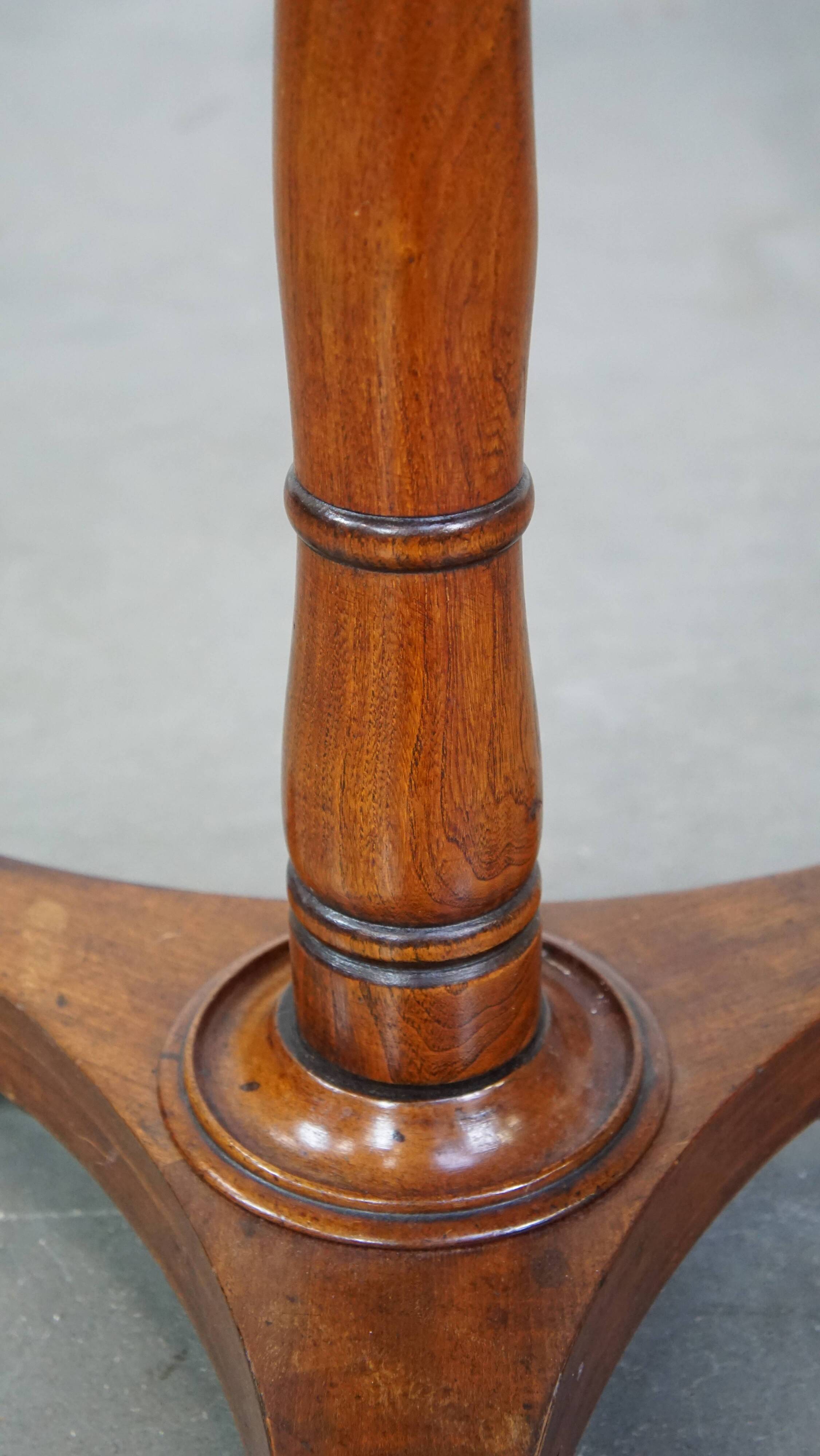 Round antique English side/wine table from the mid-19th century