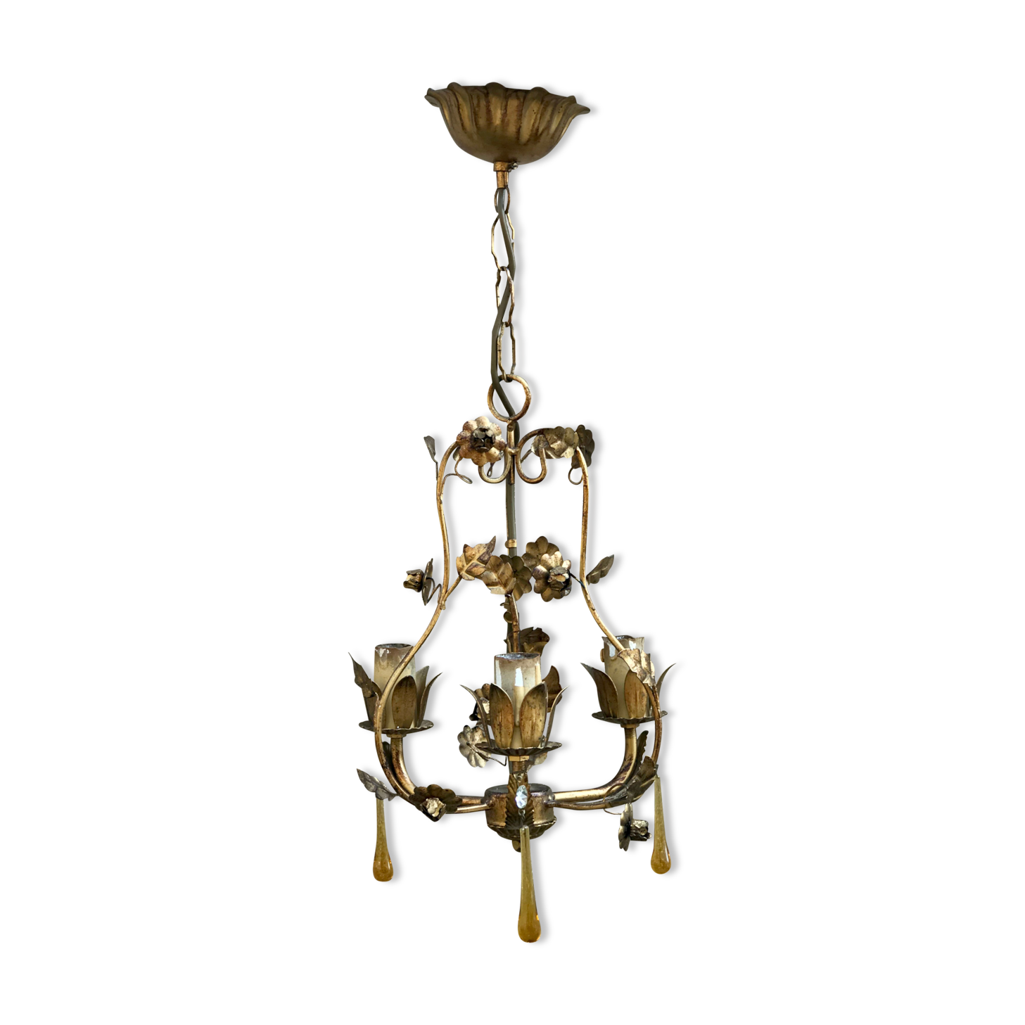 Golden flowering chandelier