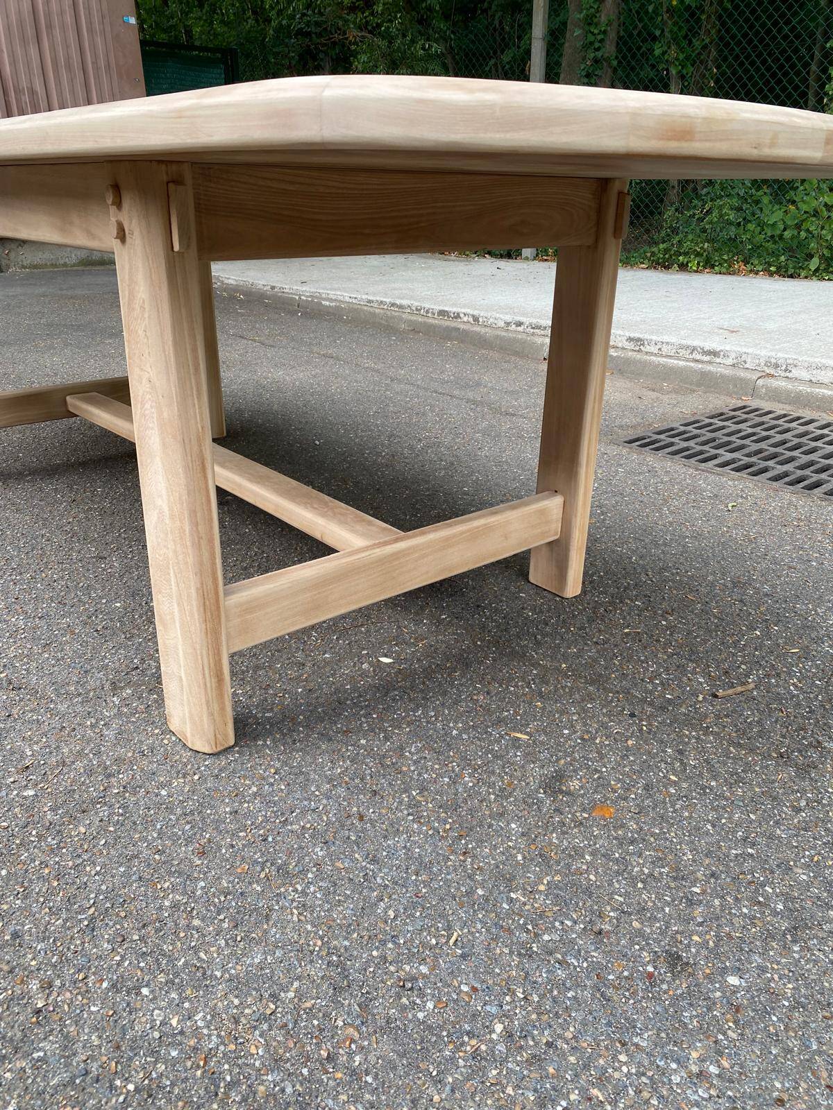 Extendable dining table in solid elm, Maison Regain brutalist 70s.