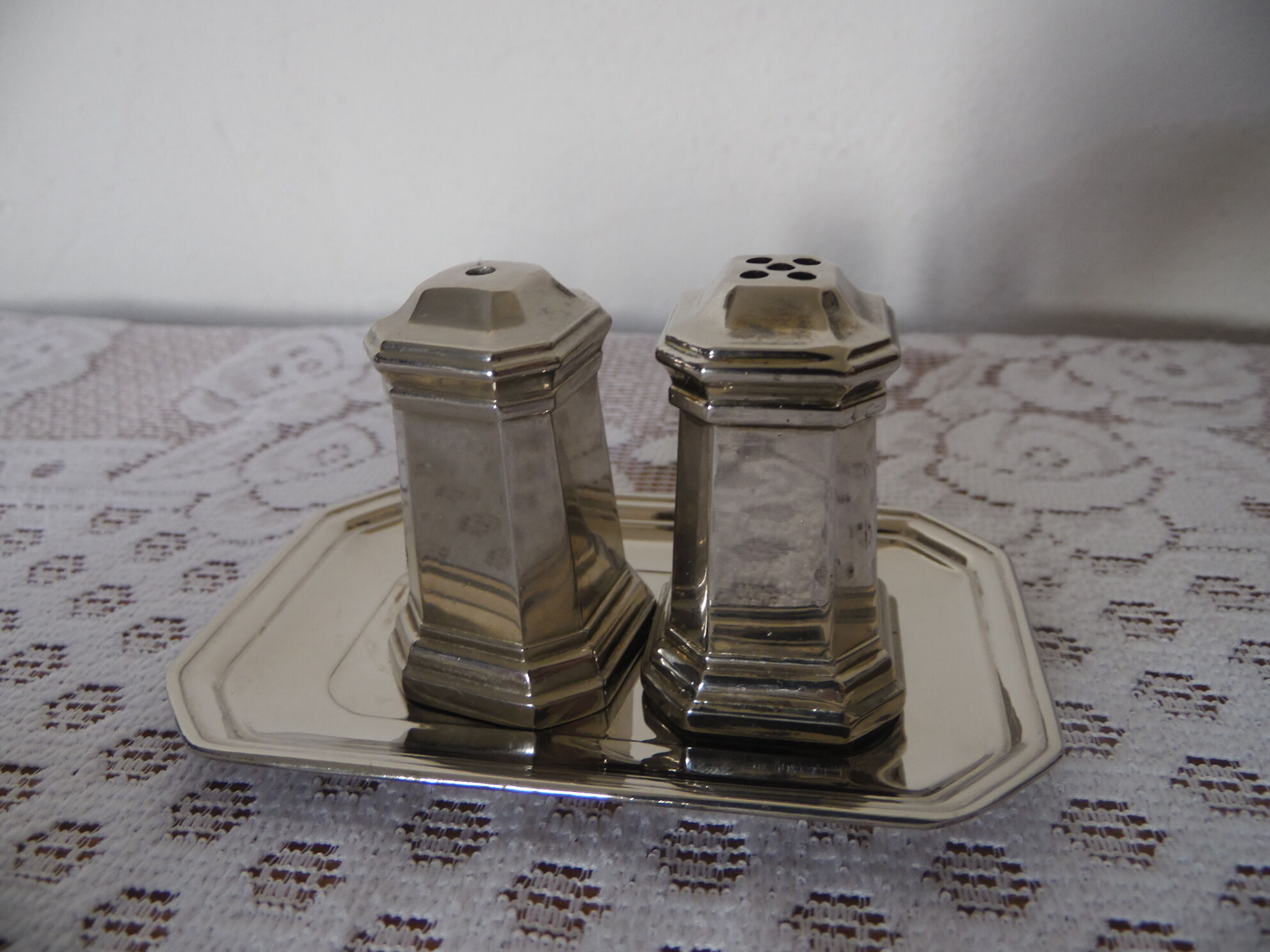 Silver metal salt and pepper set