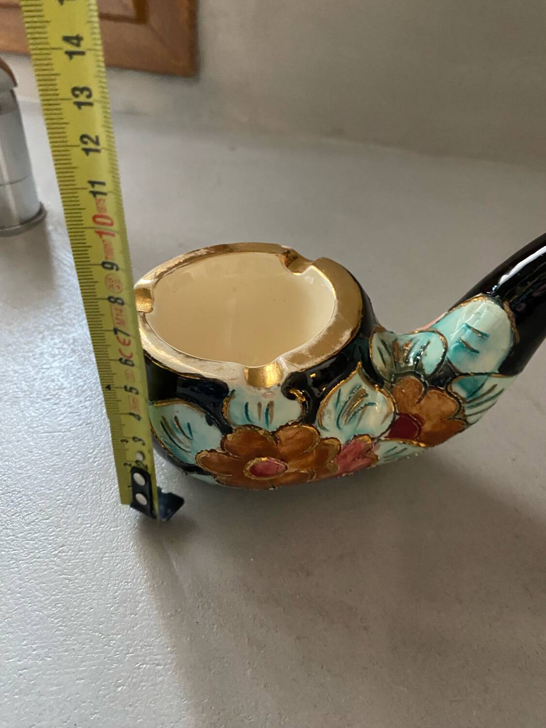 Vallauris pipe-shaped ashtray with blue and gold flowers