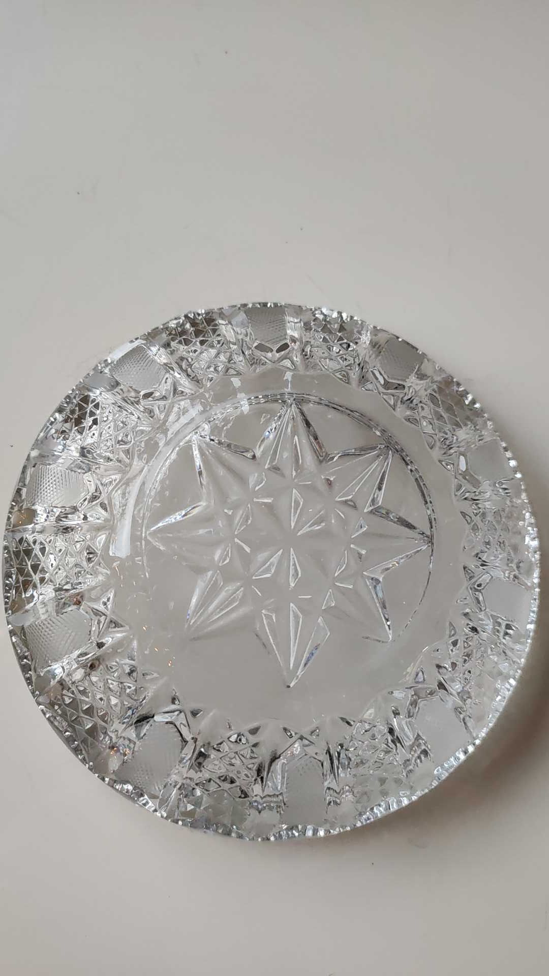 Ashtray/empty vintage pocket in cut bohemian crystal. decorated with diamond tips, braces