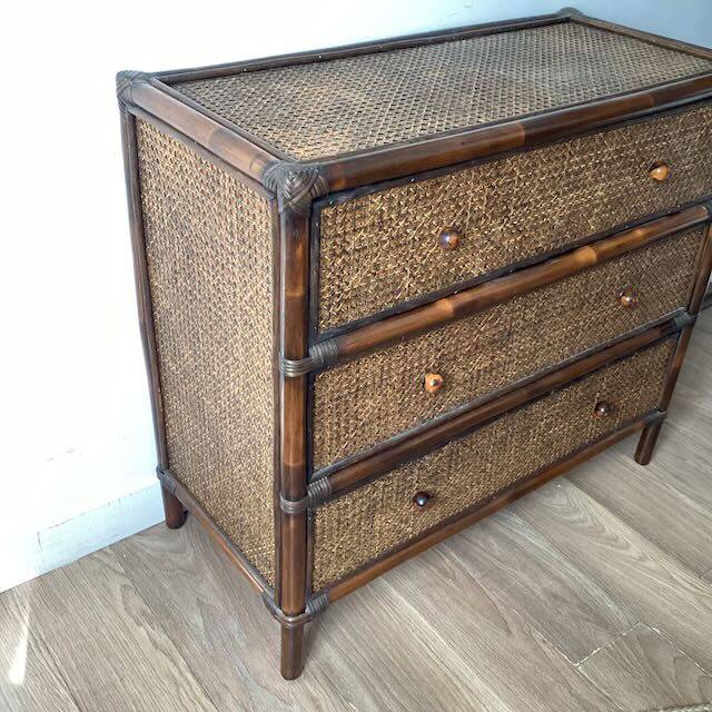 Commode vintage en bois et cannage