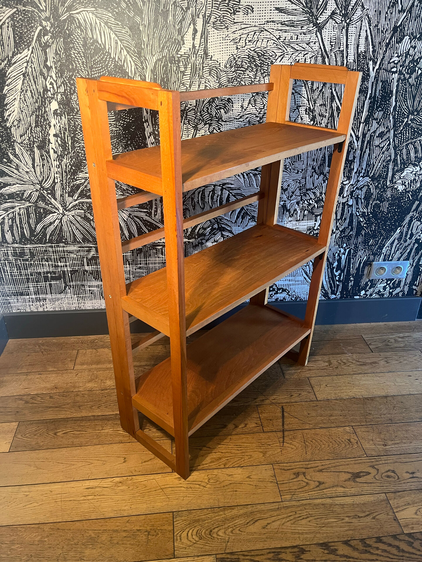 Foldable second-hand bookshop library