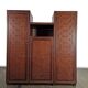 Armoire en bois sculpté