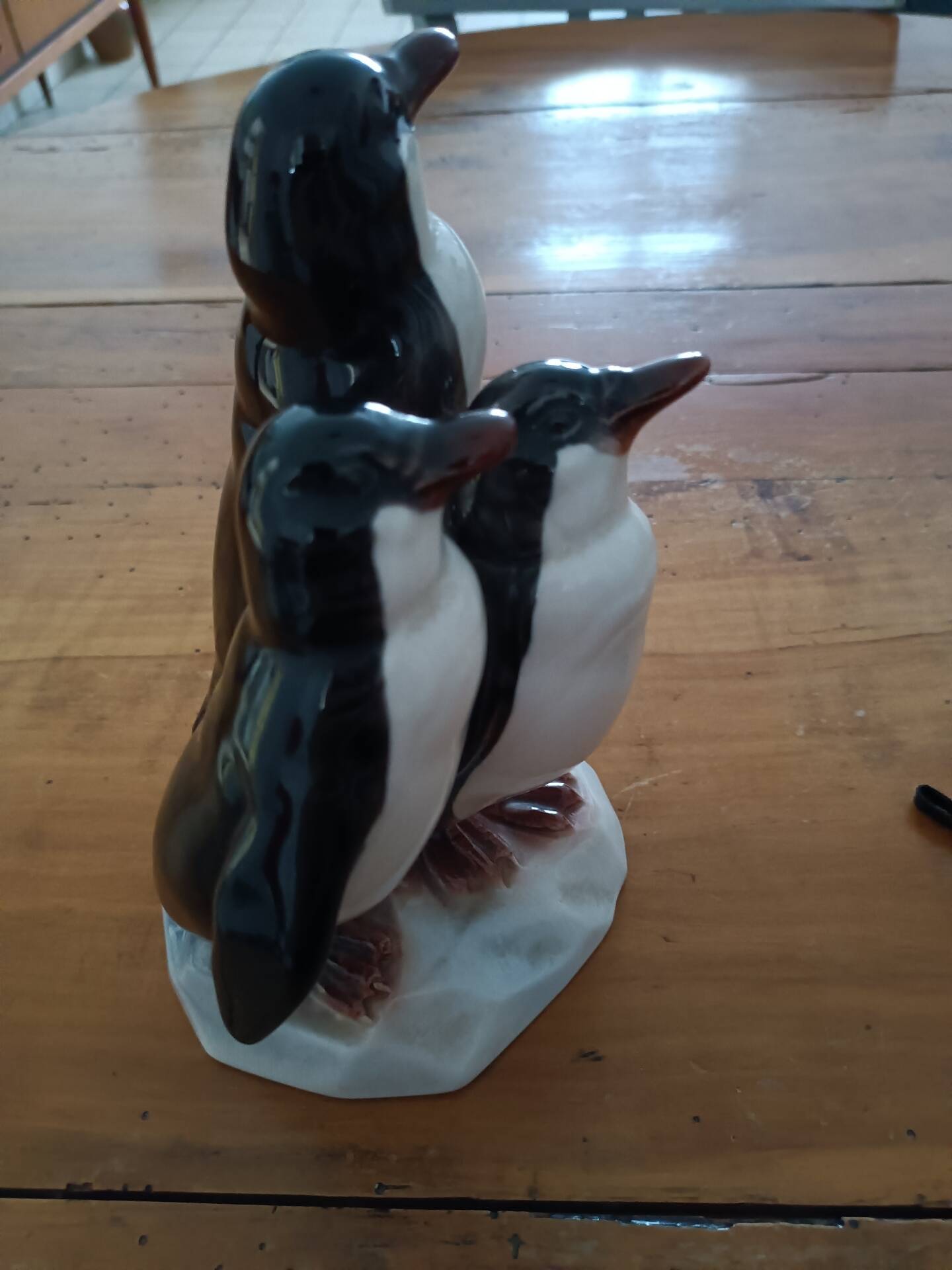 Spanish porcelain penguin family