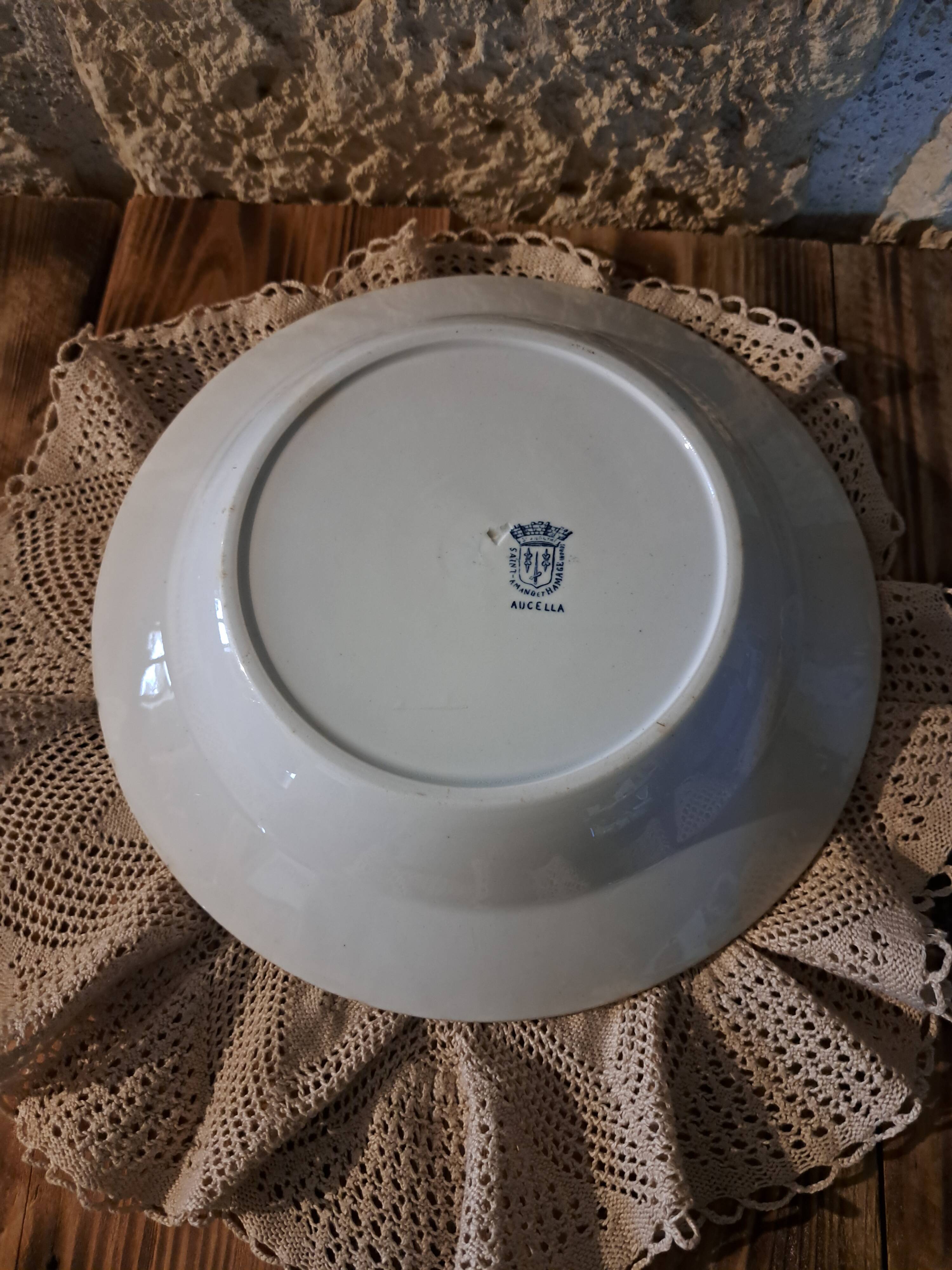 Plat rond creux Saint Amand Hamage Aucella