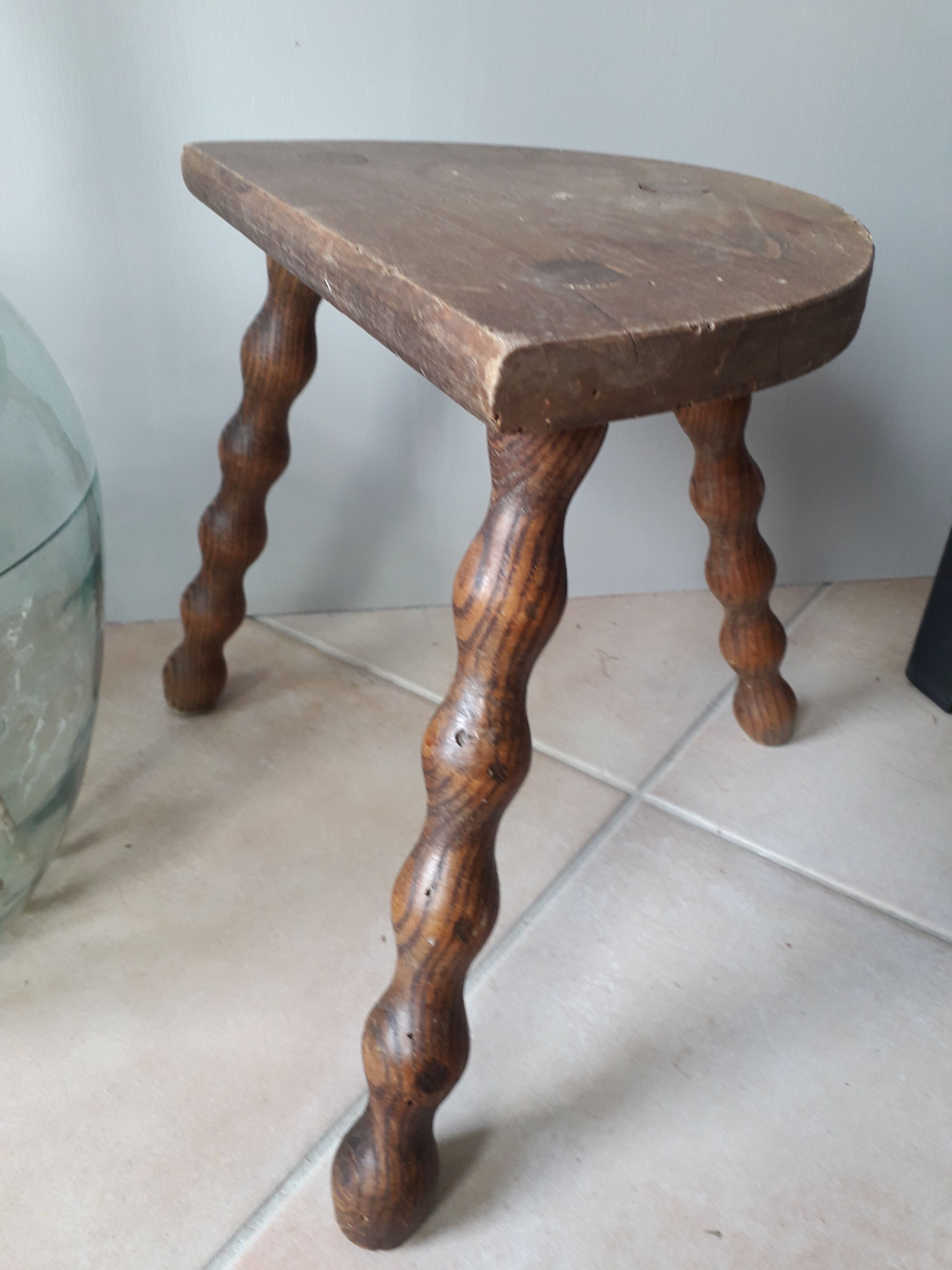 Duo wooden tripod stools