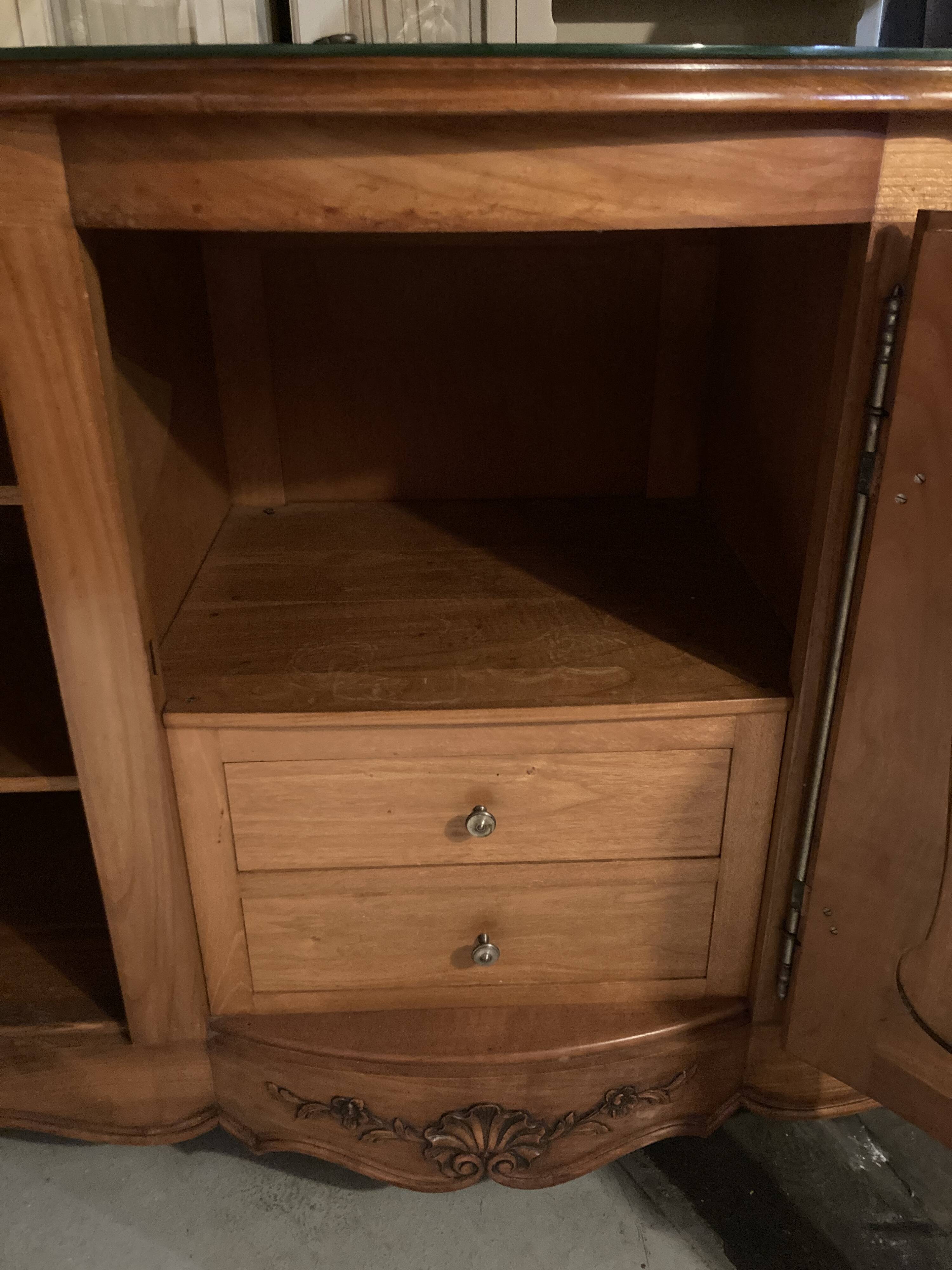 Louis XV style sideboard, 3 doors with lock, glass top.