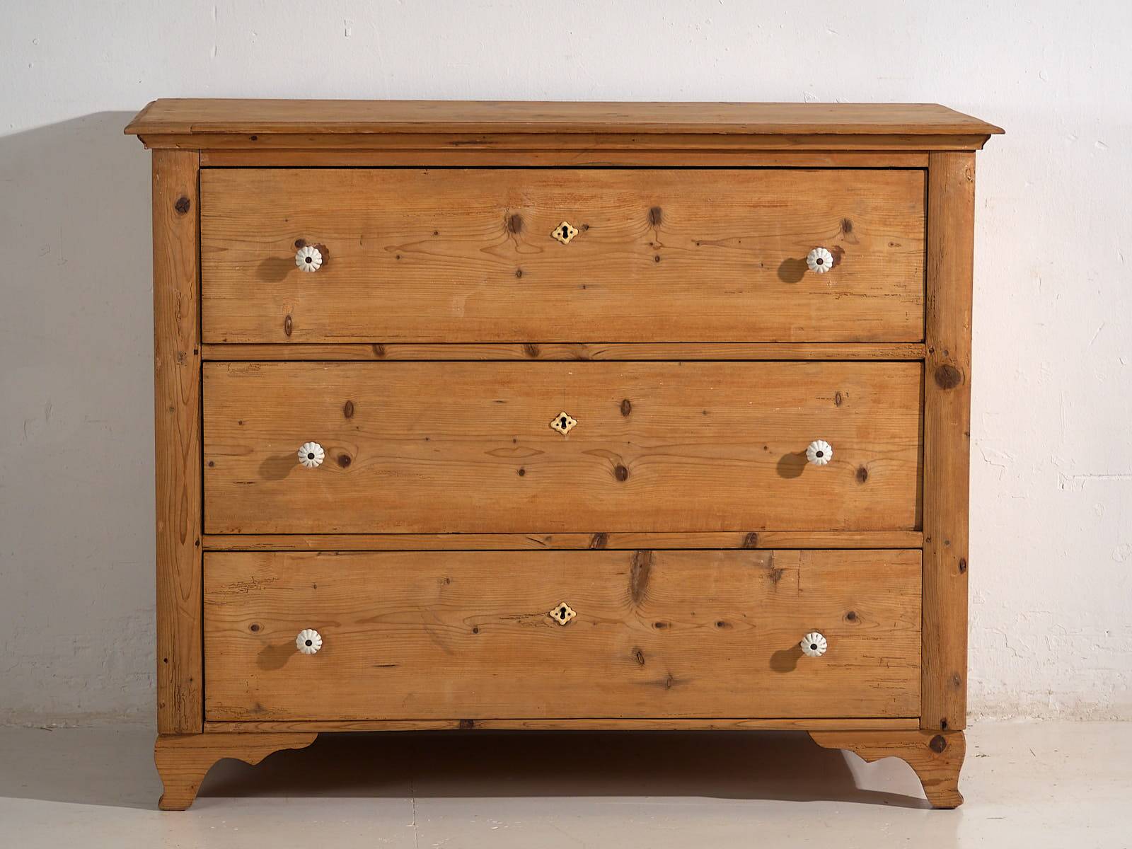 Antique Provençal chest of drawers (c.1920)