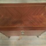 Petite commode marquettée de style transition