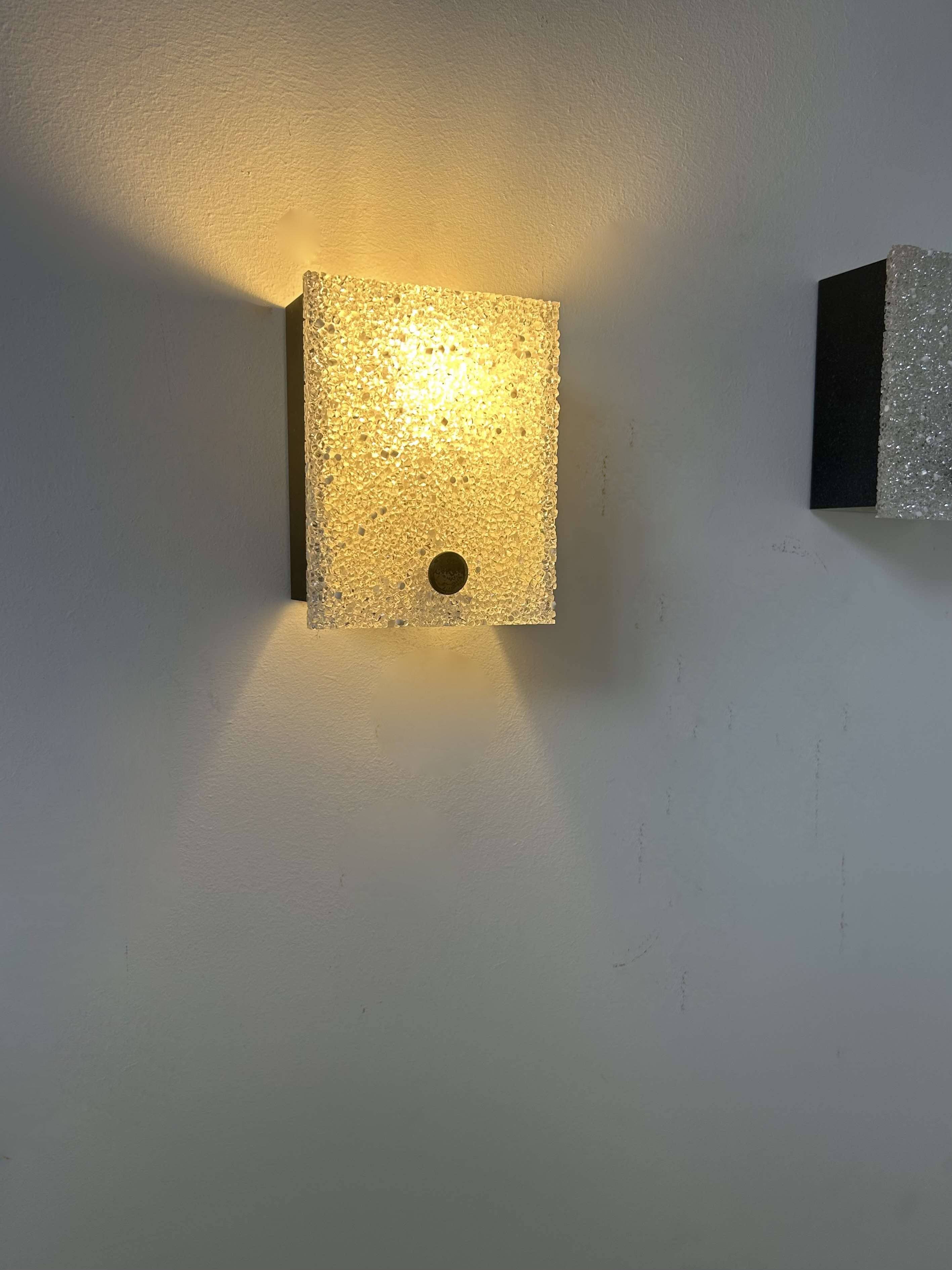 Paire d'applique  vintage, Perspex et métal laqué noir, France 1960