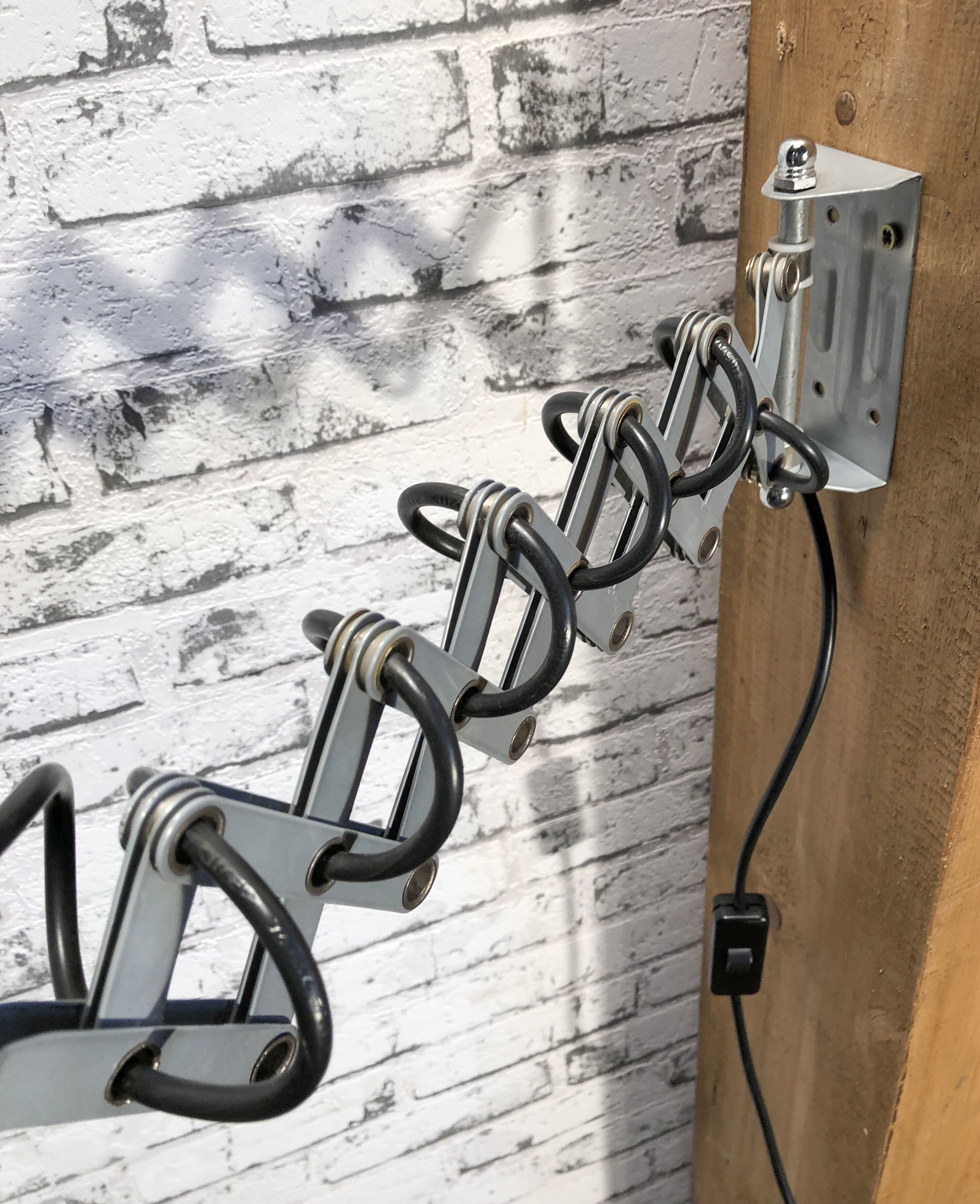 Applique ciseaux grise, années 1980