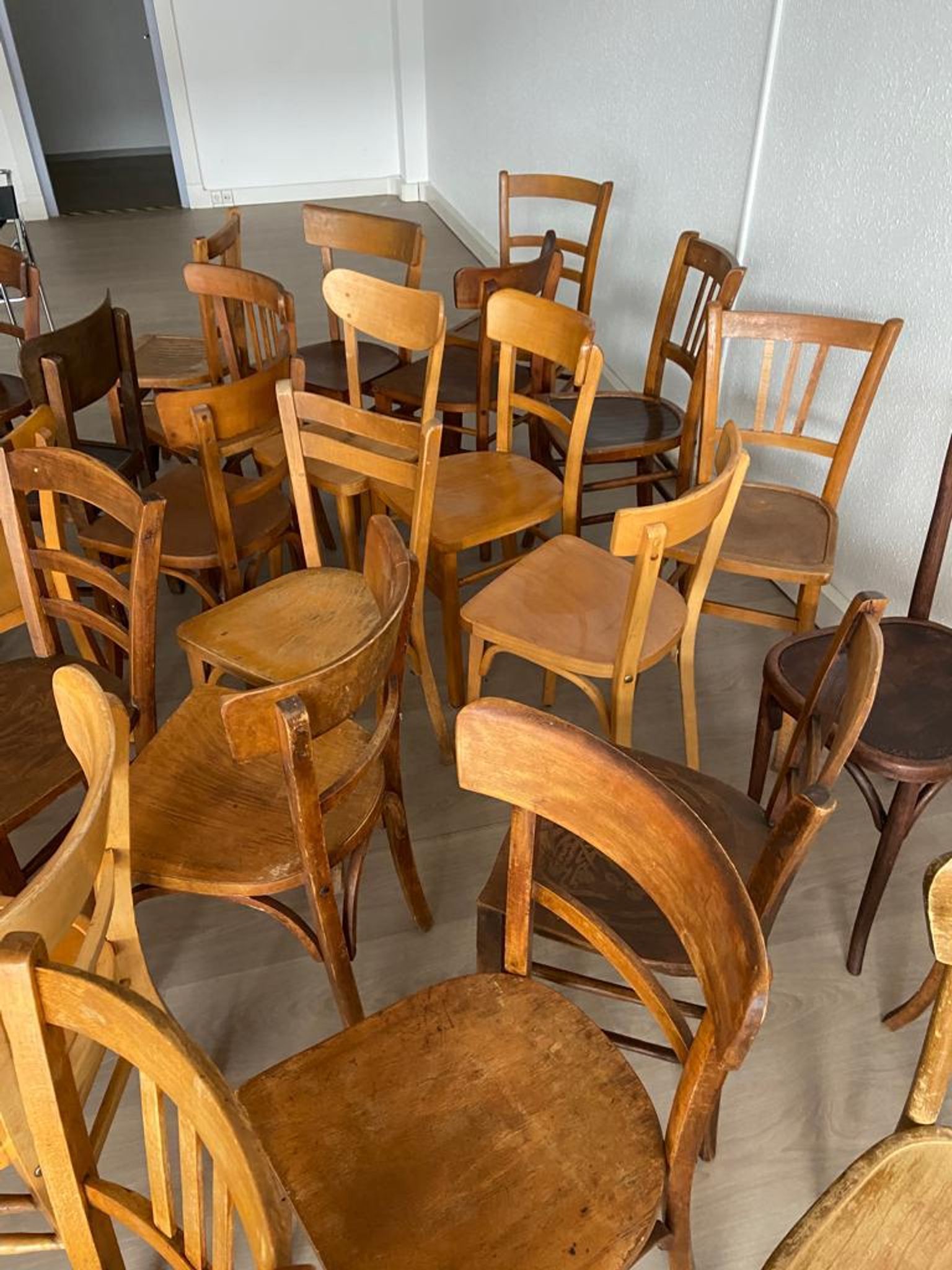 Set of 30 bistro chairs BOIS COURBÉ Vintage 60s mismatched