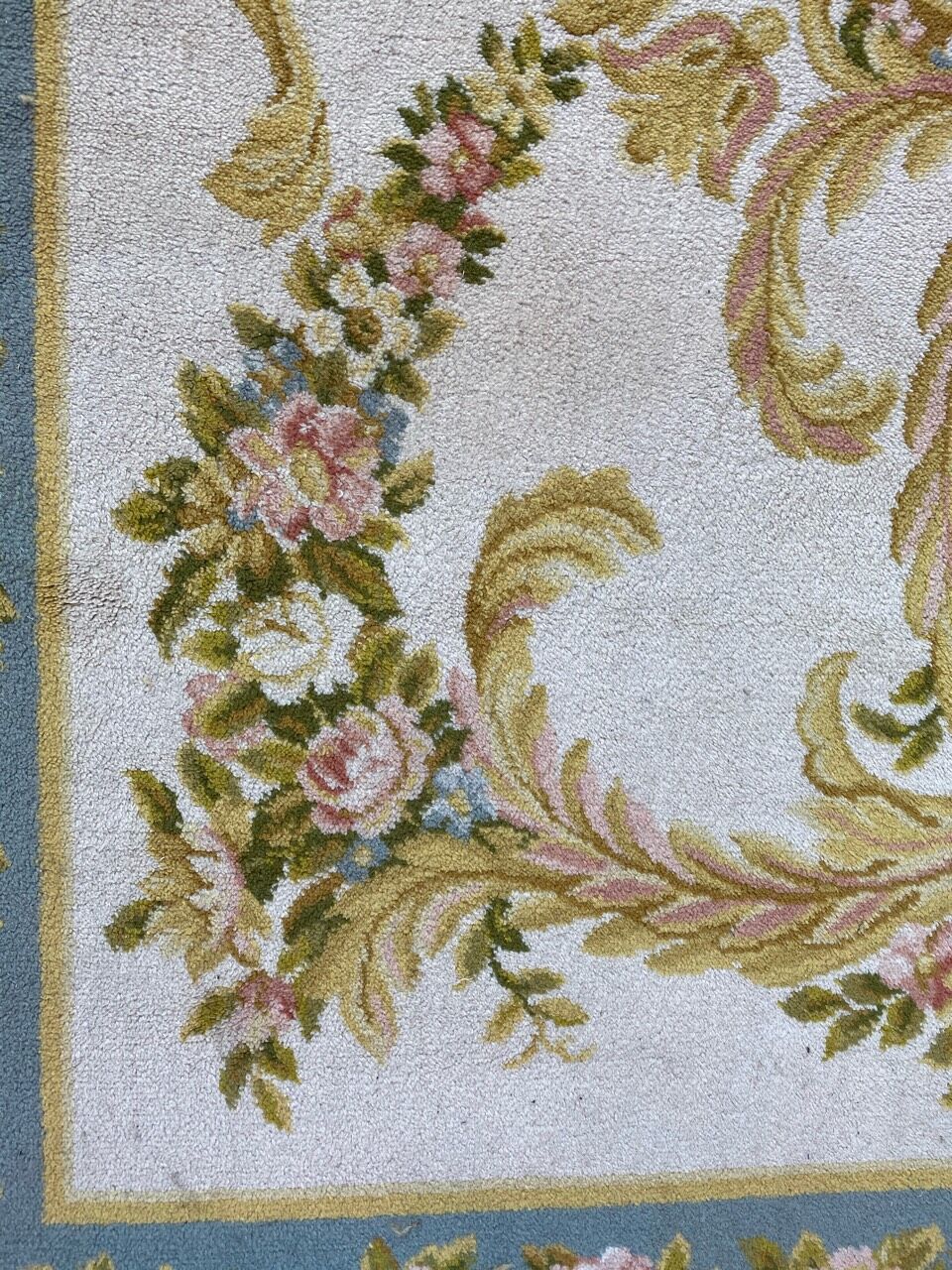 Vintage soapy style carpet with 200x300