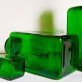 Duo de flacons-carafes en verre vert vintages