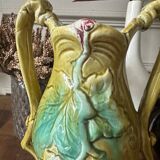 Vase art nouveau en barbotine estampillé