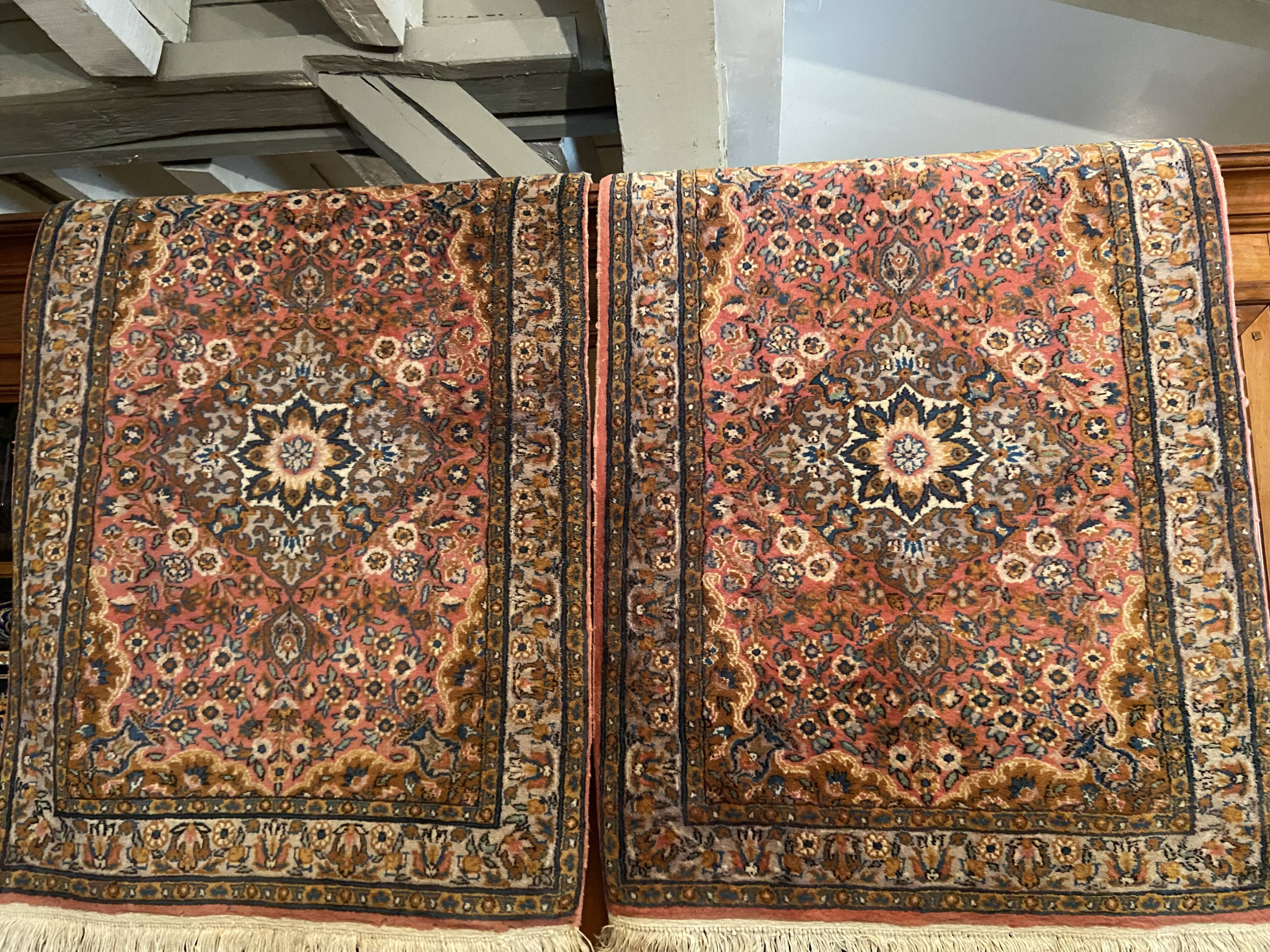 Paire de tapis persan Ghoum en laine 102x65cm