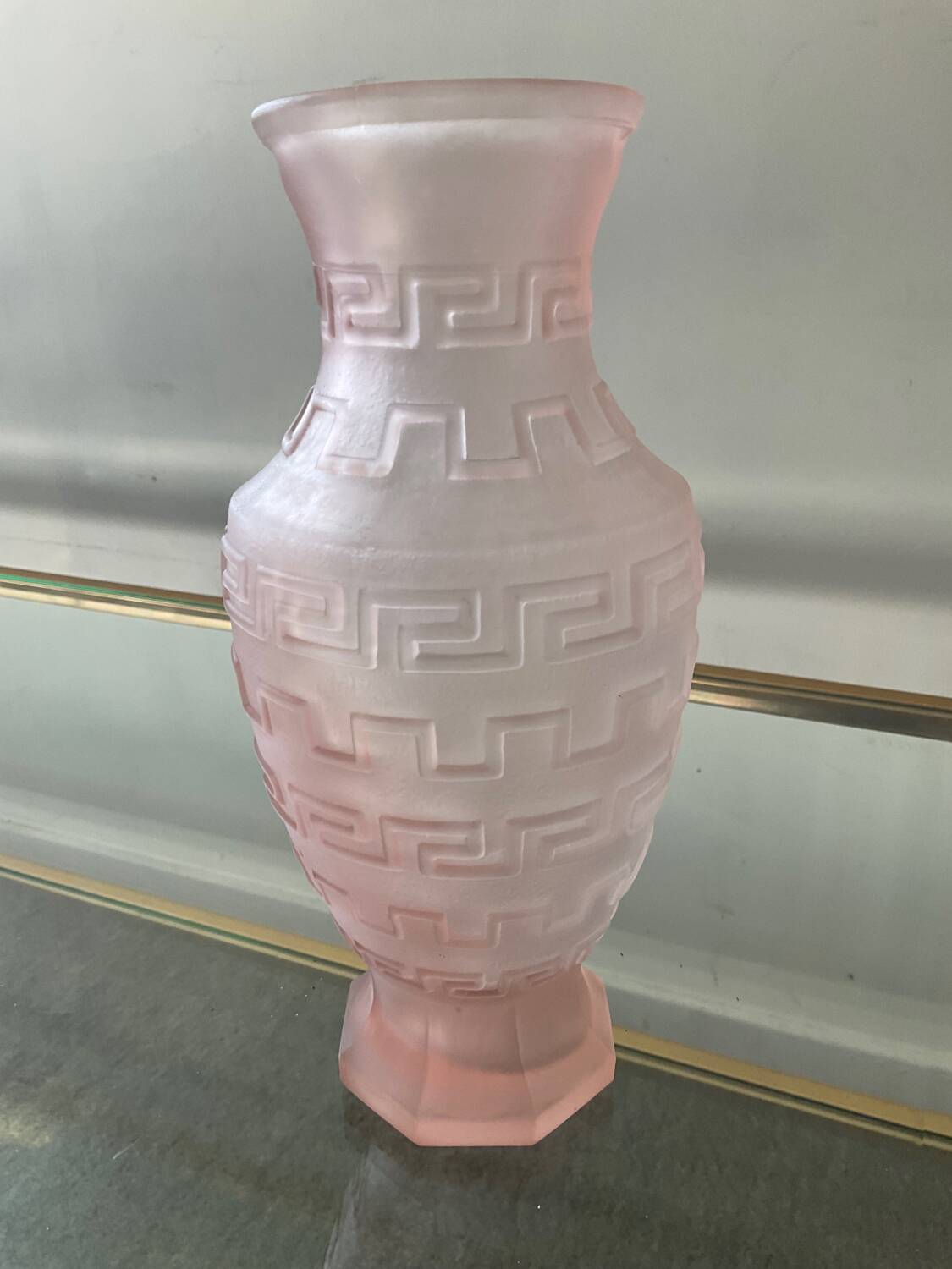Art Deco vase in pink glass paste