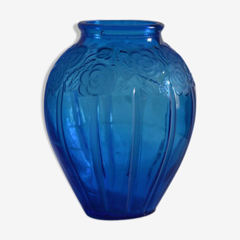 Vase en verre bleu décor fleur dépoli art déco