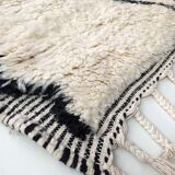 Moroccan Berber carpet Beni Ouarain unbleached with black diamonds and engraved border 207x130cm