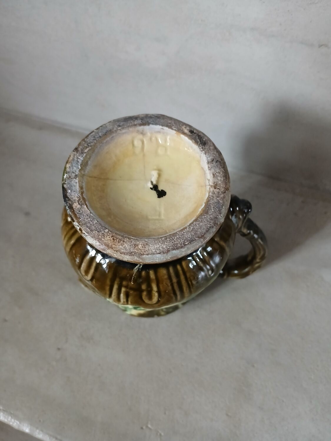 Small pitcher/cream jug in majolica.