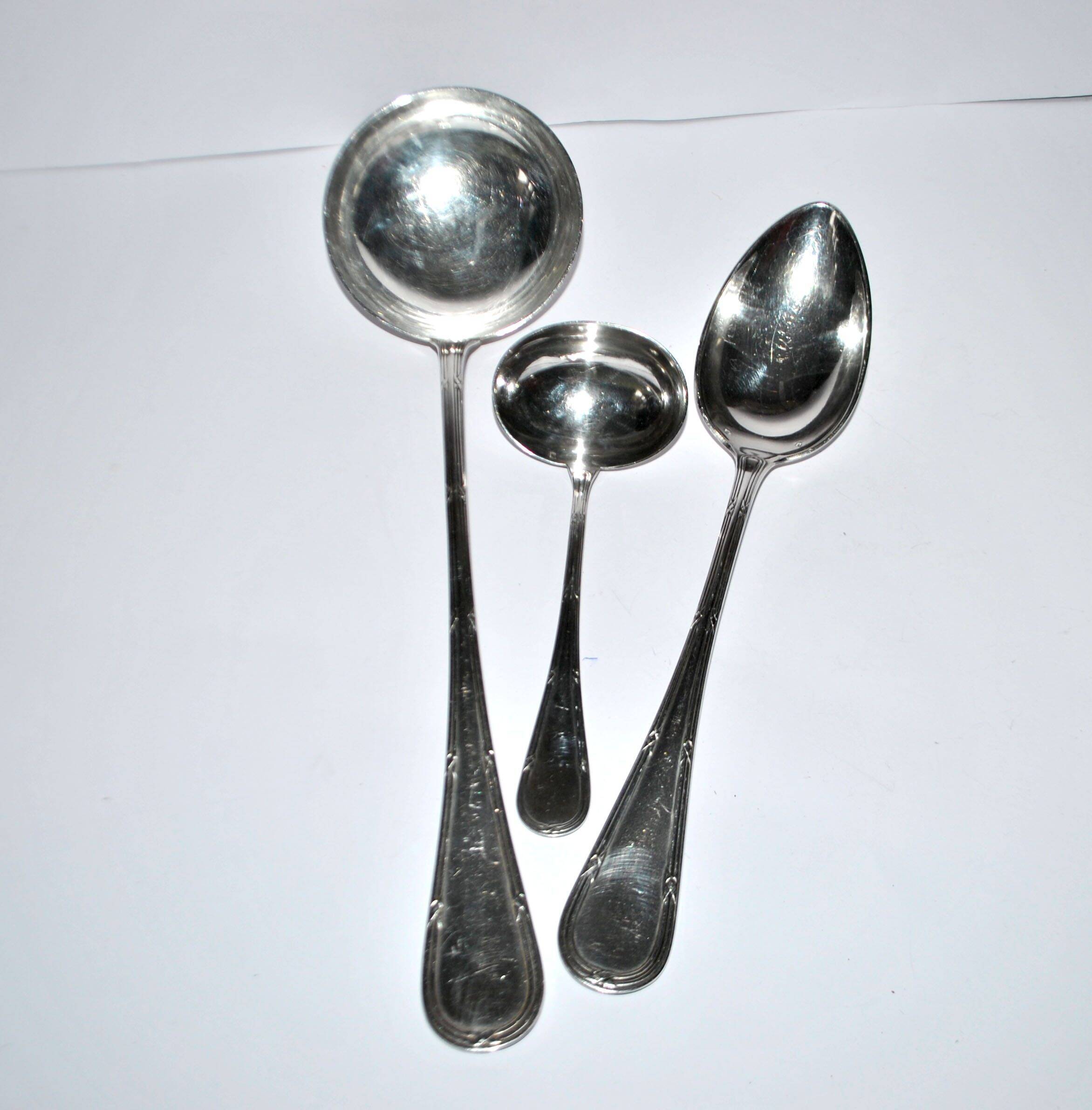 3 cuillères à sauce et louche Rubans croisés nœuds en métal argenté Reneka