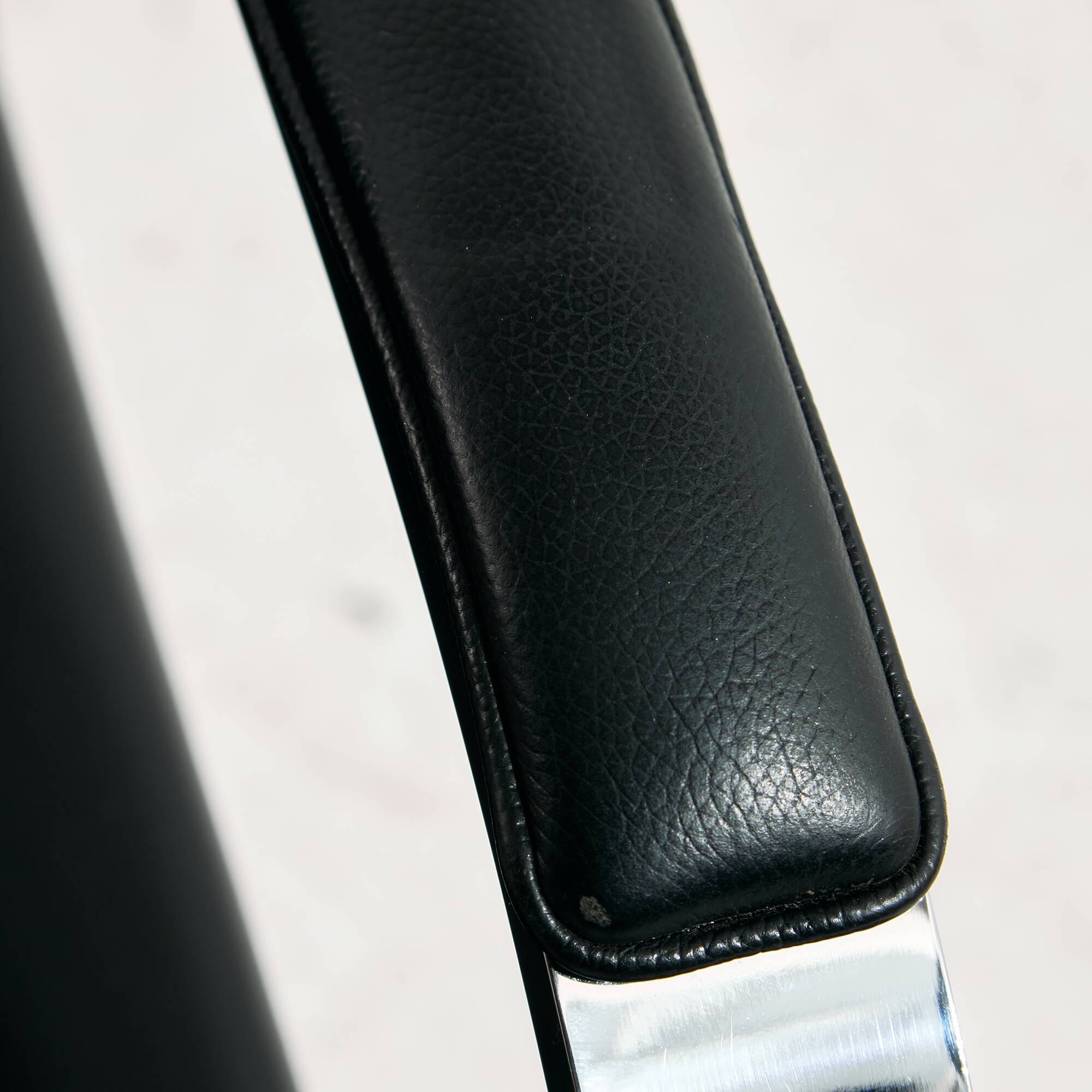 Brno armchair by Alivar