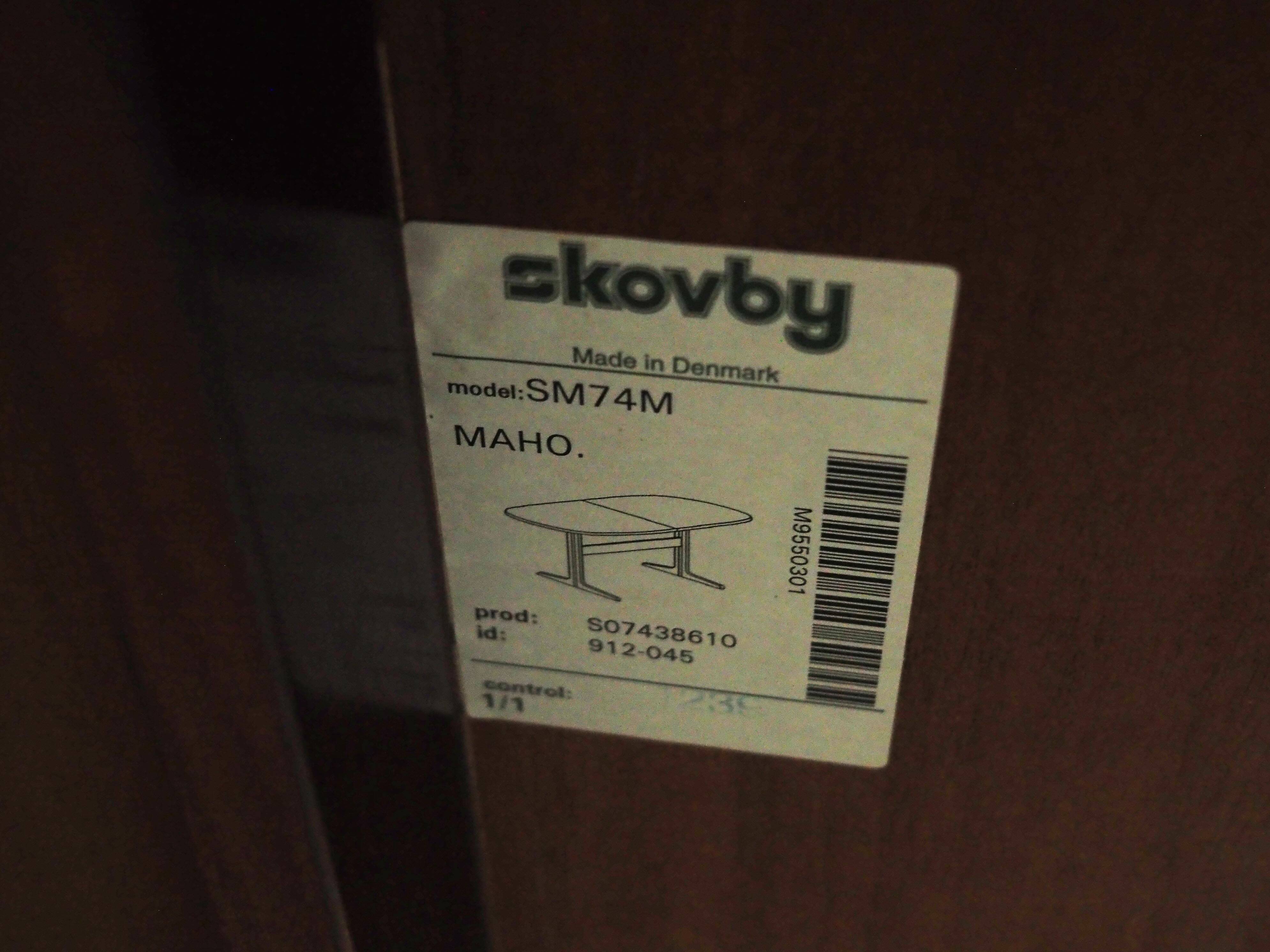 Mahogany table, Danish design, 90s, manufacturer: Skovby