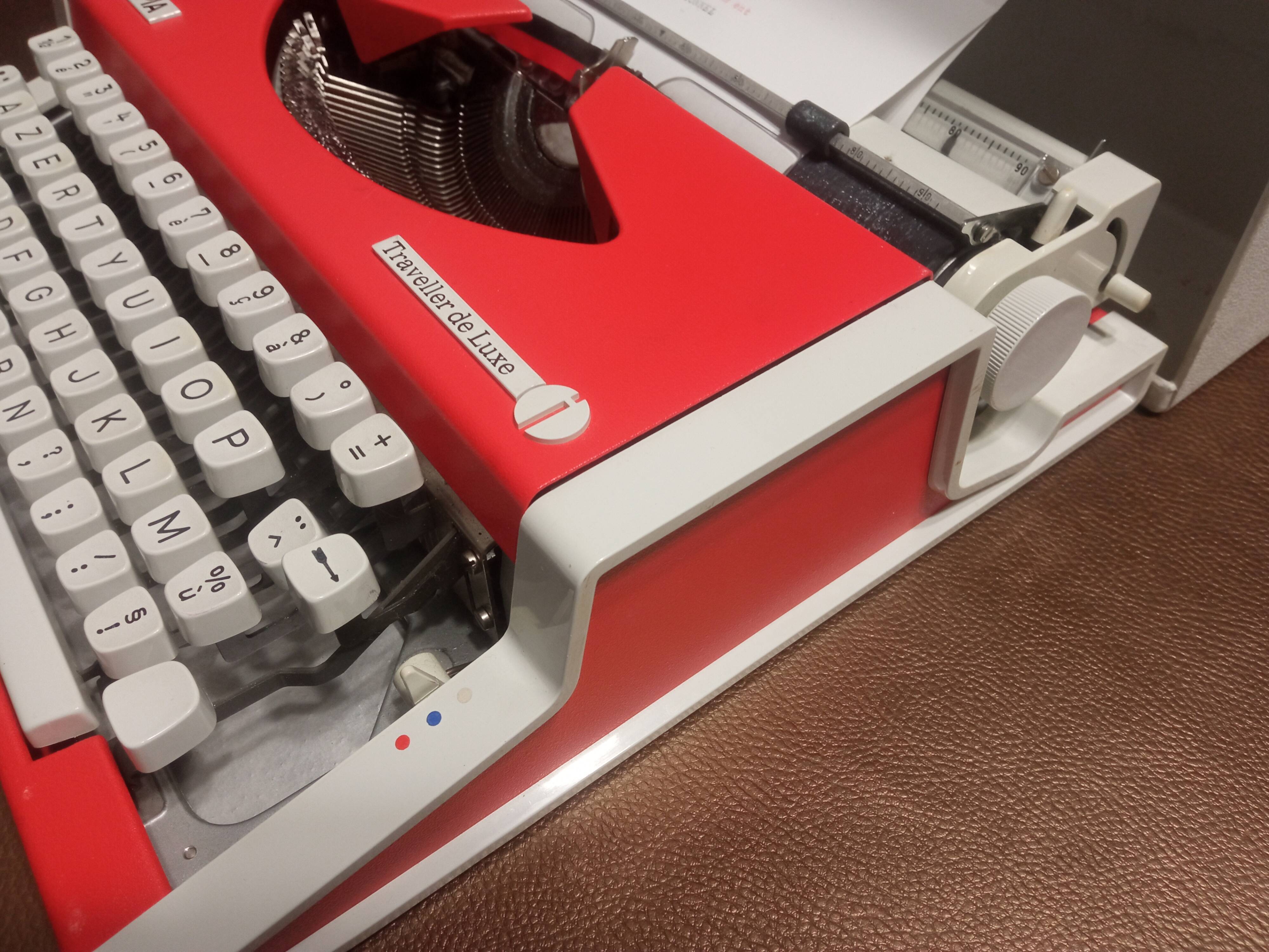 Olympia Traveller Luxe Typewriter Vermilion Red