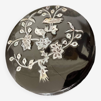 Japanese lacquer and mother-of-pearl jewelry box