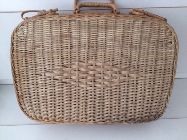 Suitcase round Wicker vintage