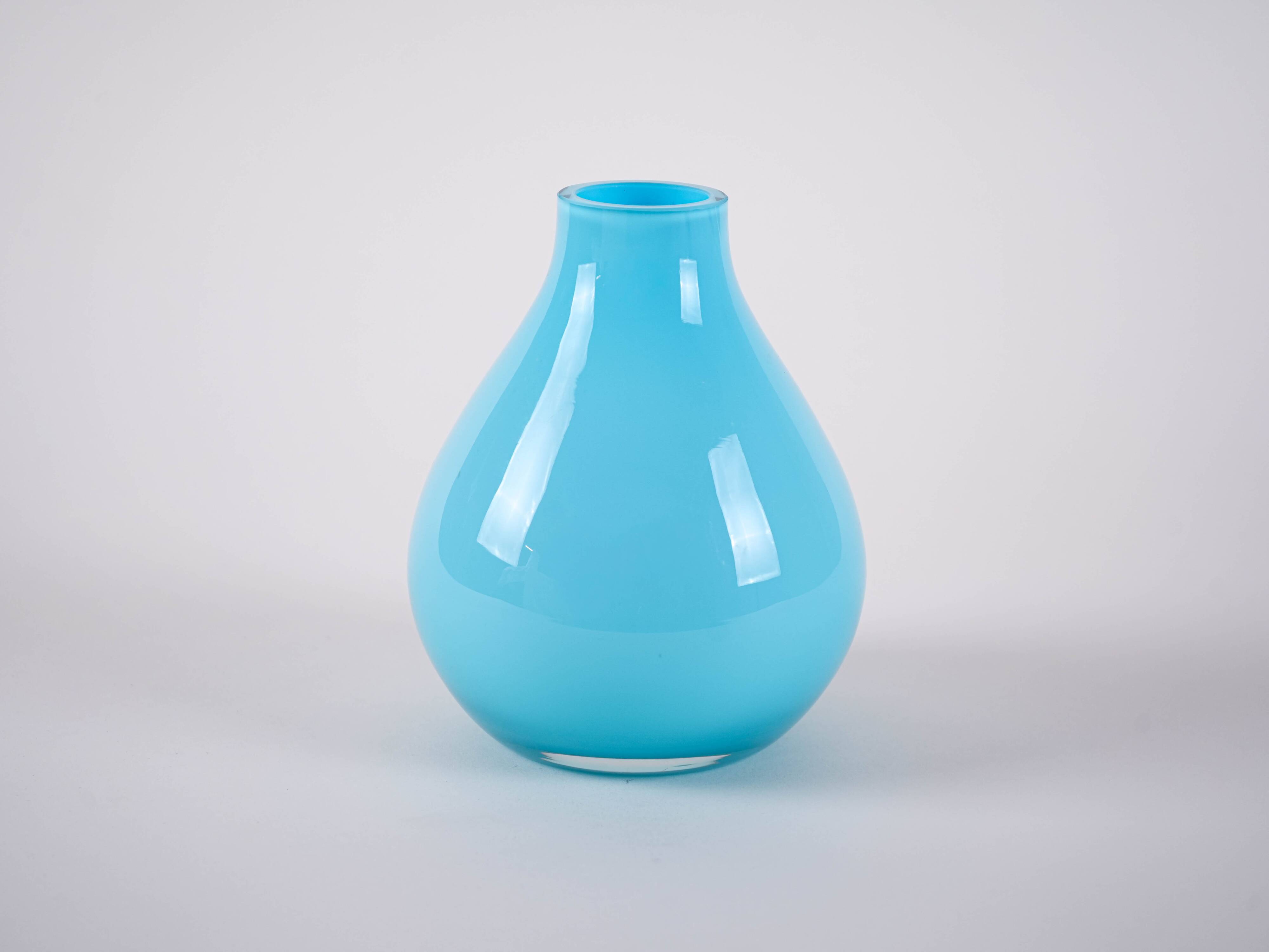 Vase en verre bleu clair, design danois, années 1970, fabriqué au Danemark