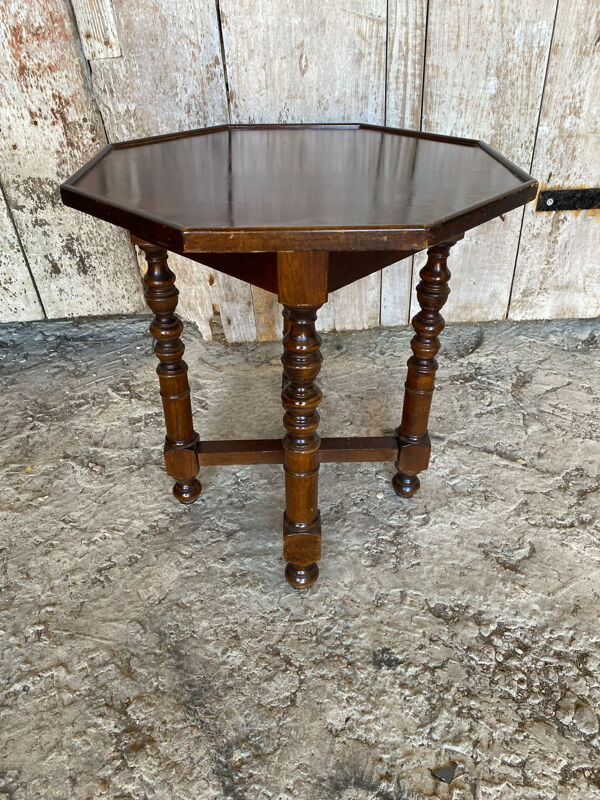 Chevet ancien, table basse octogonale en bois pieds tournés