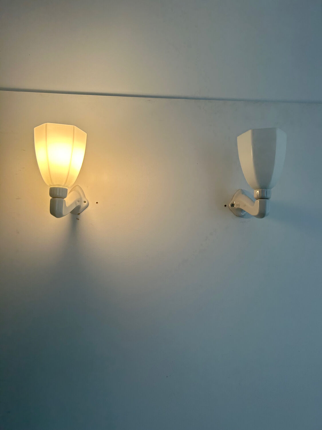 Pair of vintage art deco wall lamp, porcelain and opaline, France 1930