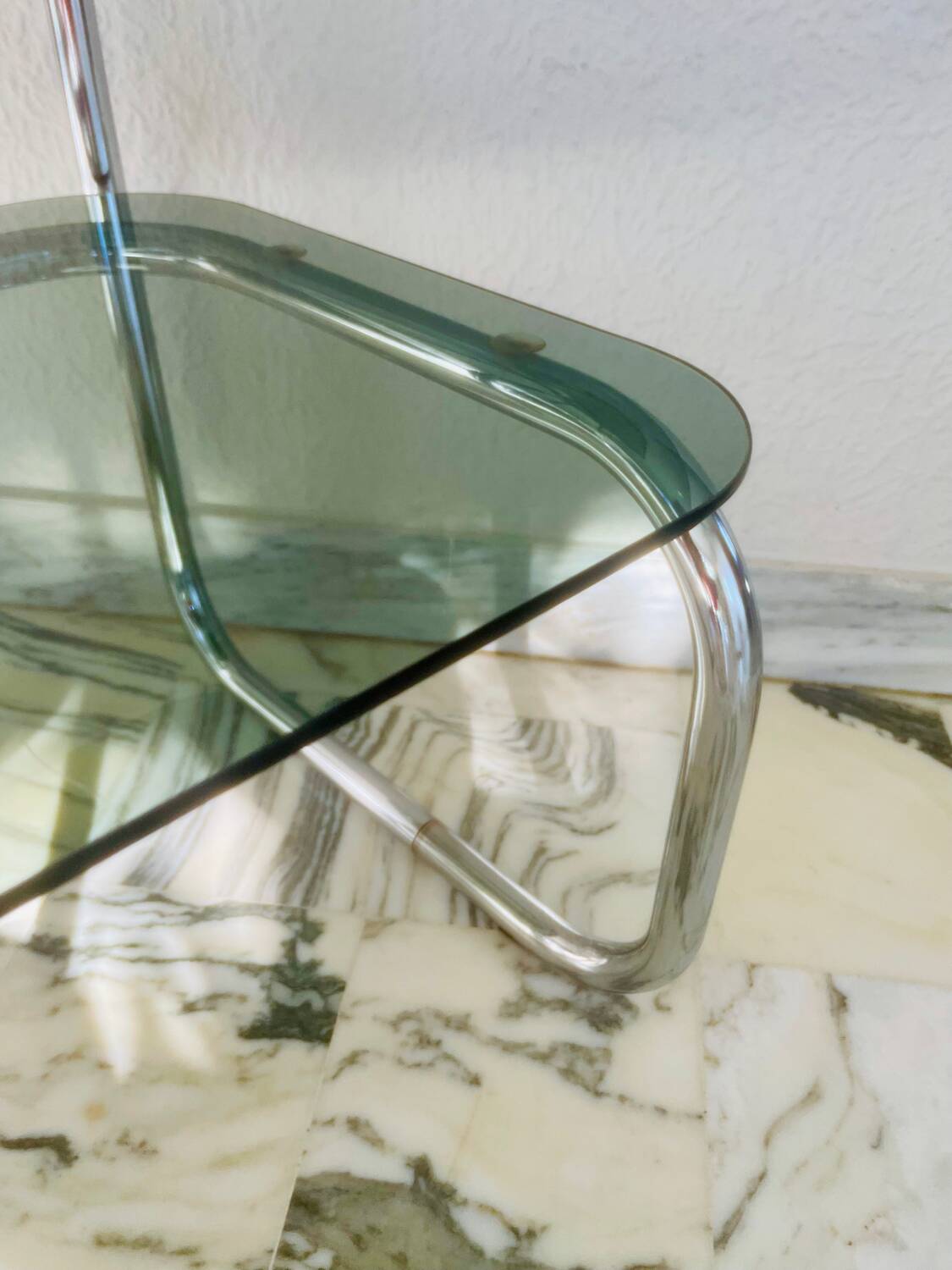 Side table, end table "Space Age" circa 1970 Roche Bobois