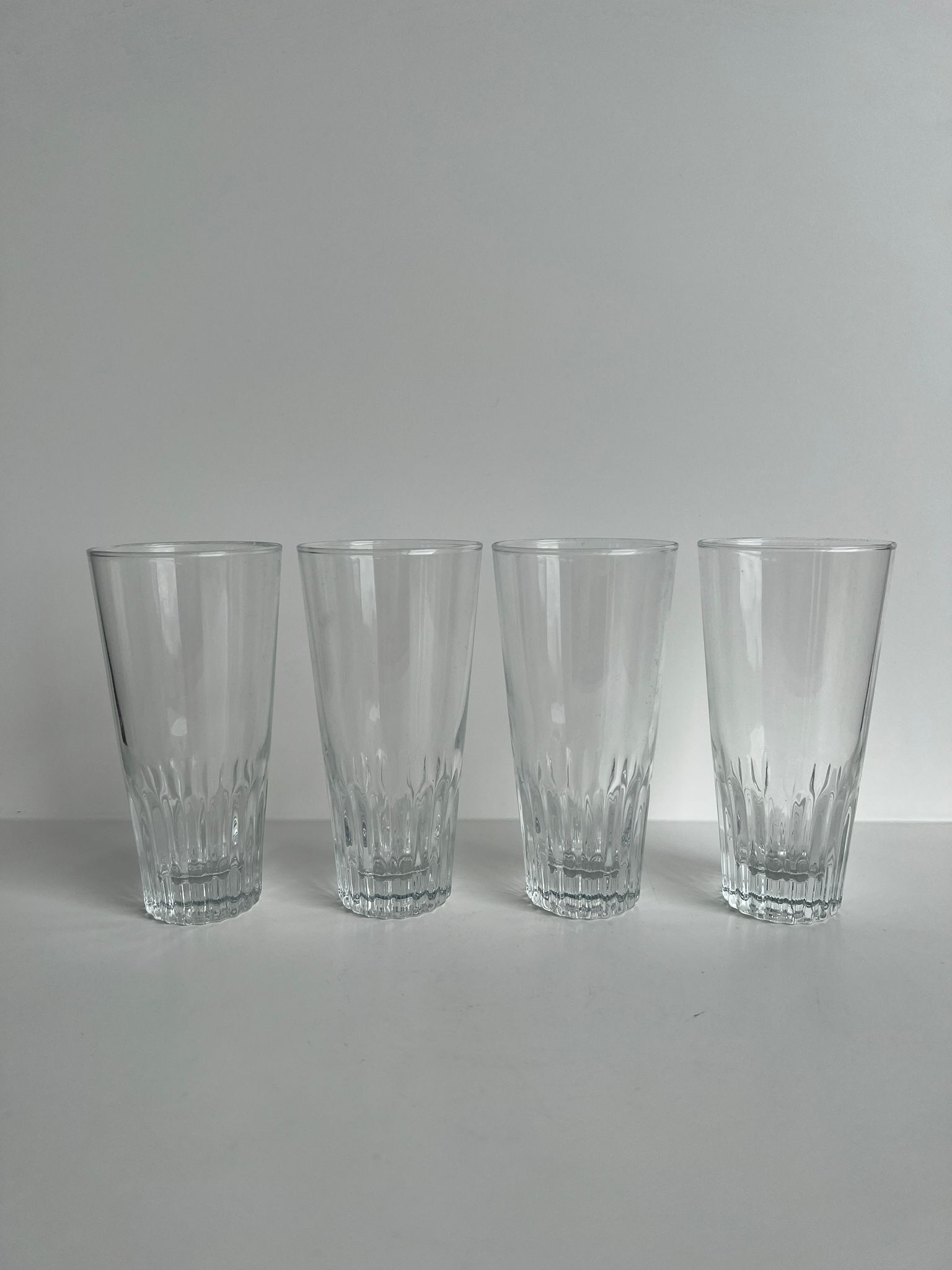 Set of 4 glasses with orangeade H: 12,5cm