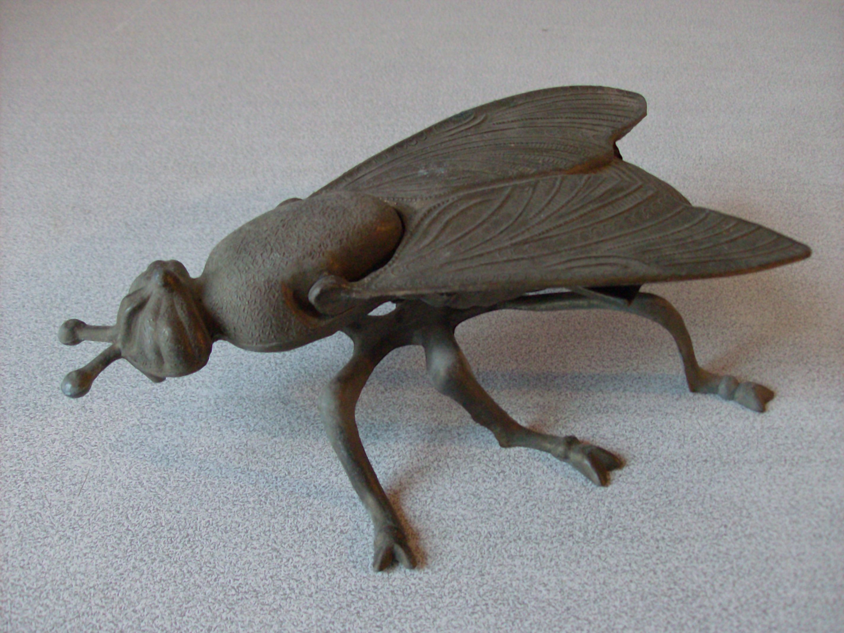 Old ashtray in the shape of large fly alloy brass deco office living room