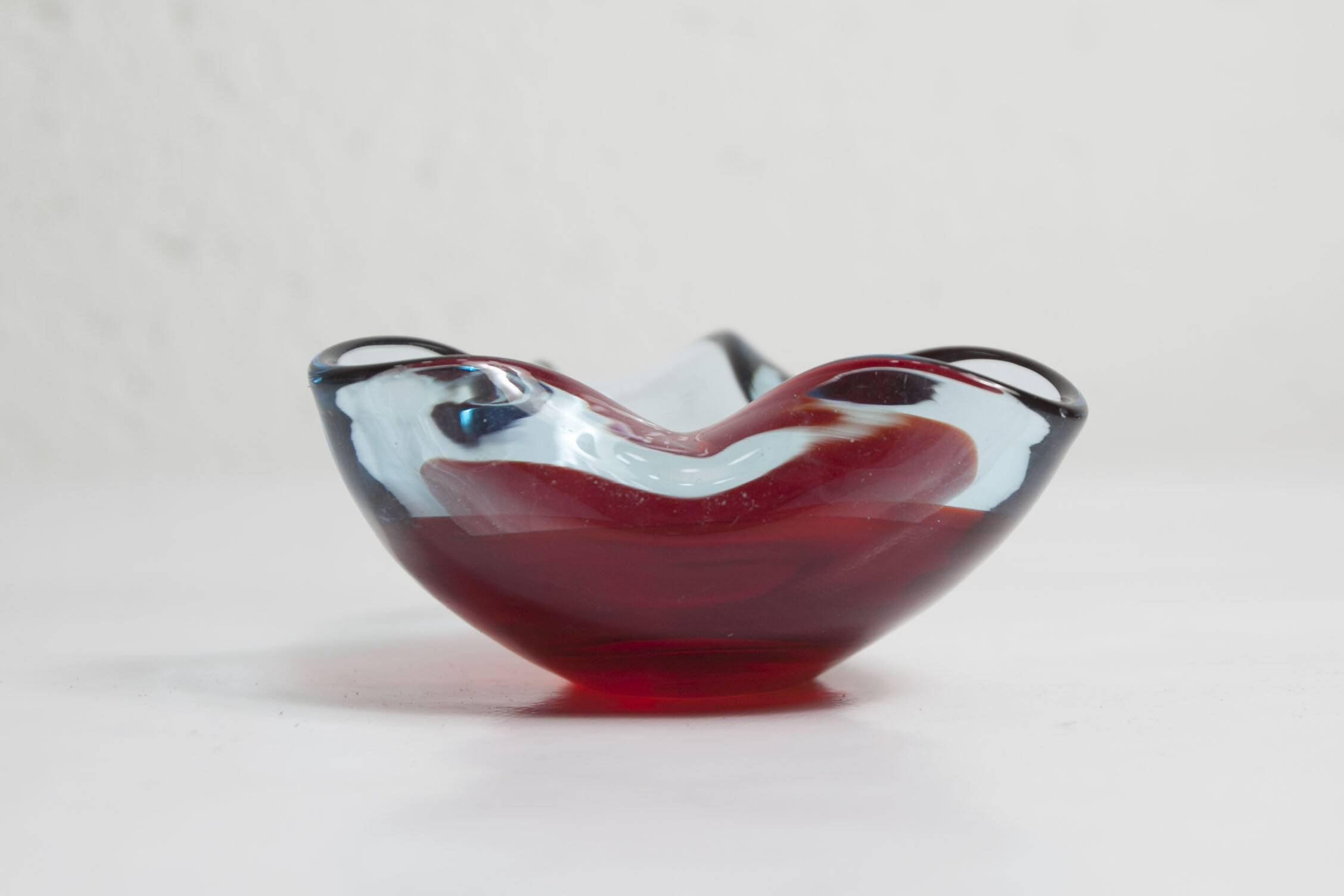 Asymmetrical ashtray murano red and transparent background 1960