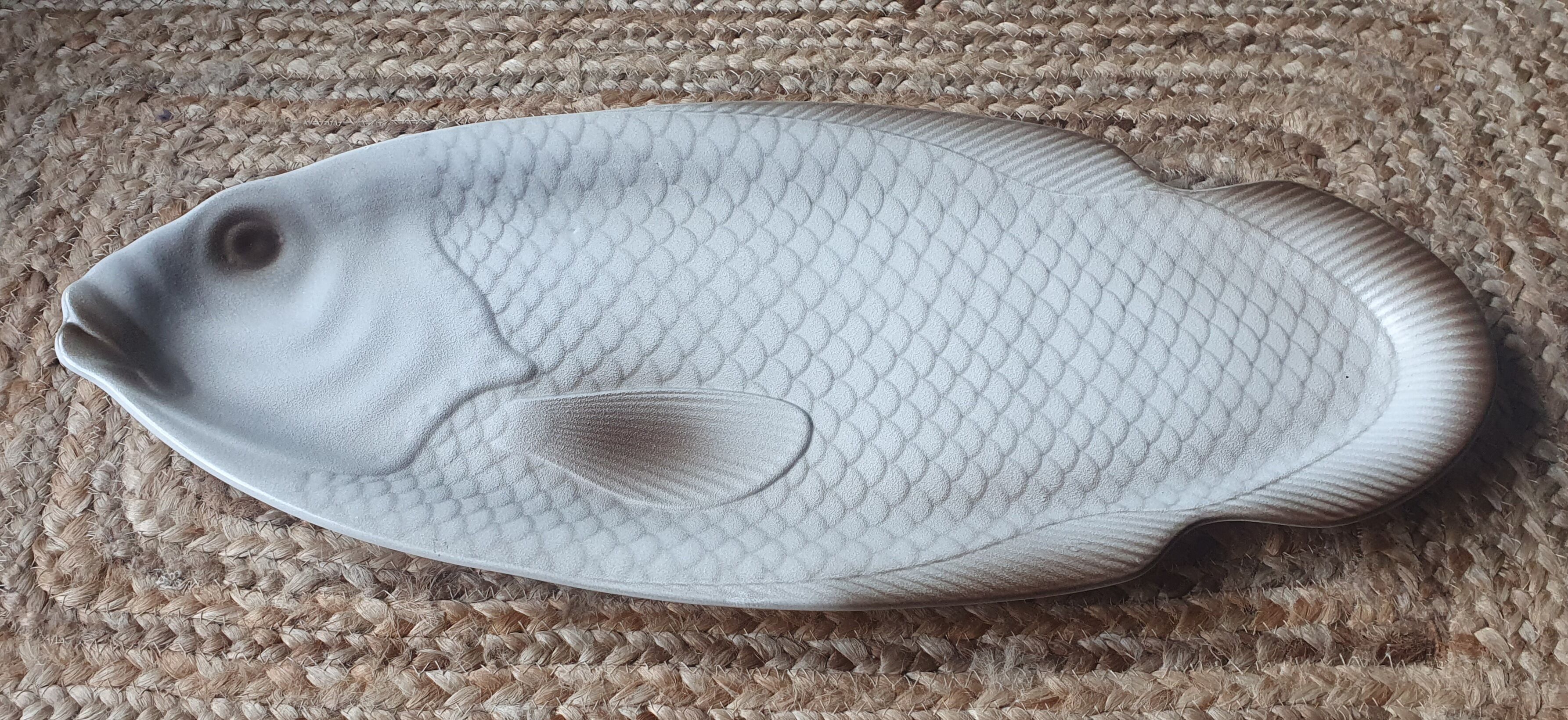 Set of 12 dinner plates and dish