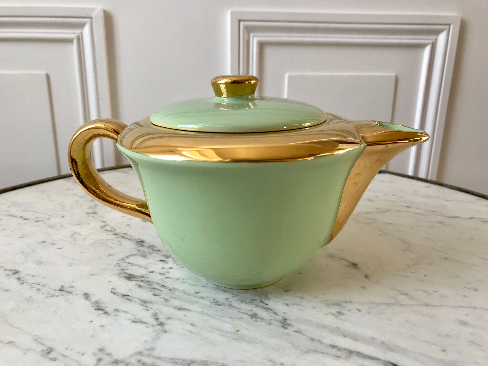 Duo of teapot and green milk pot sage 50s