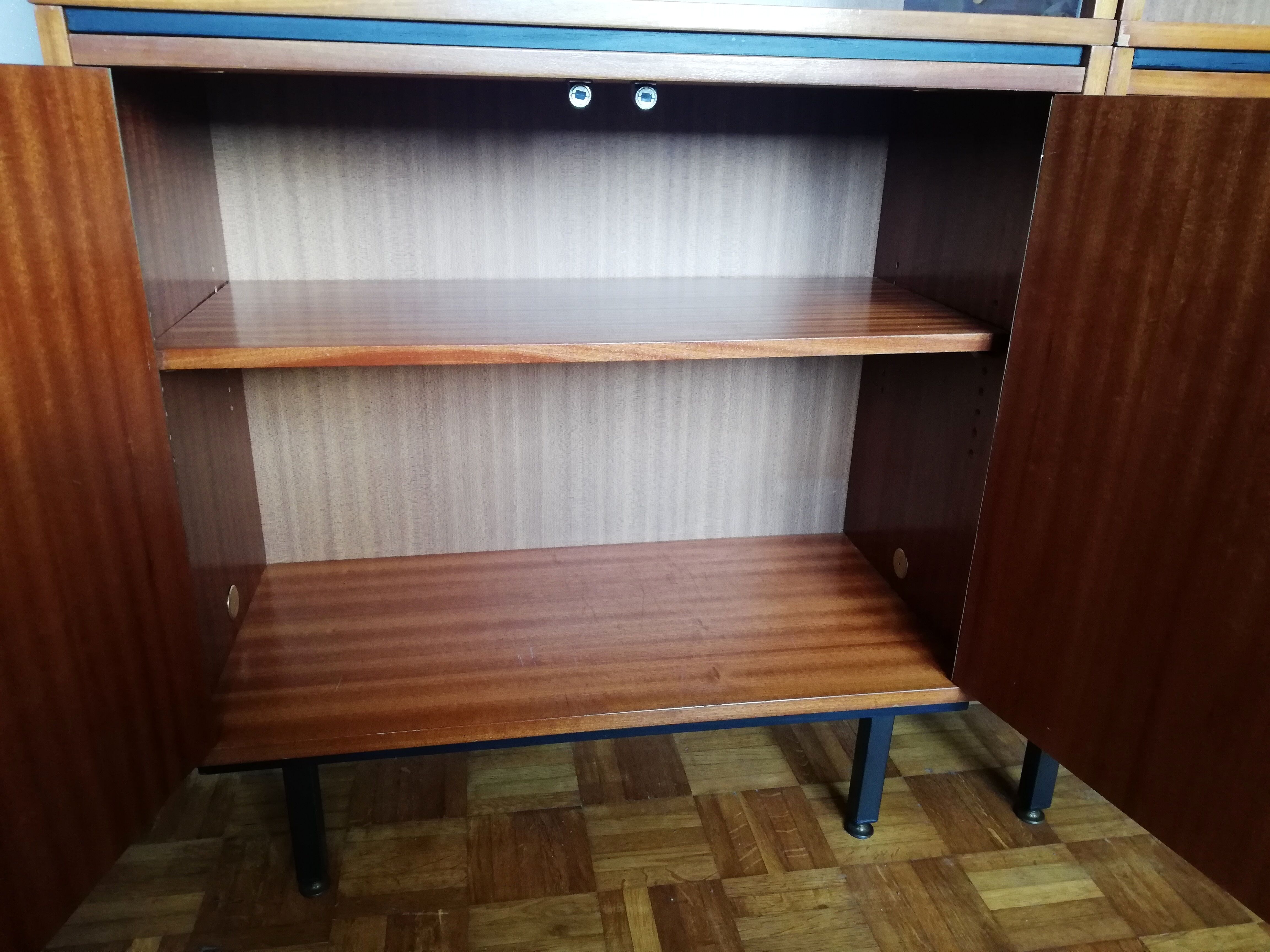 Modernist modular showcase libraries