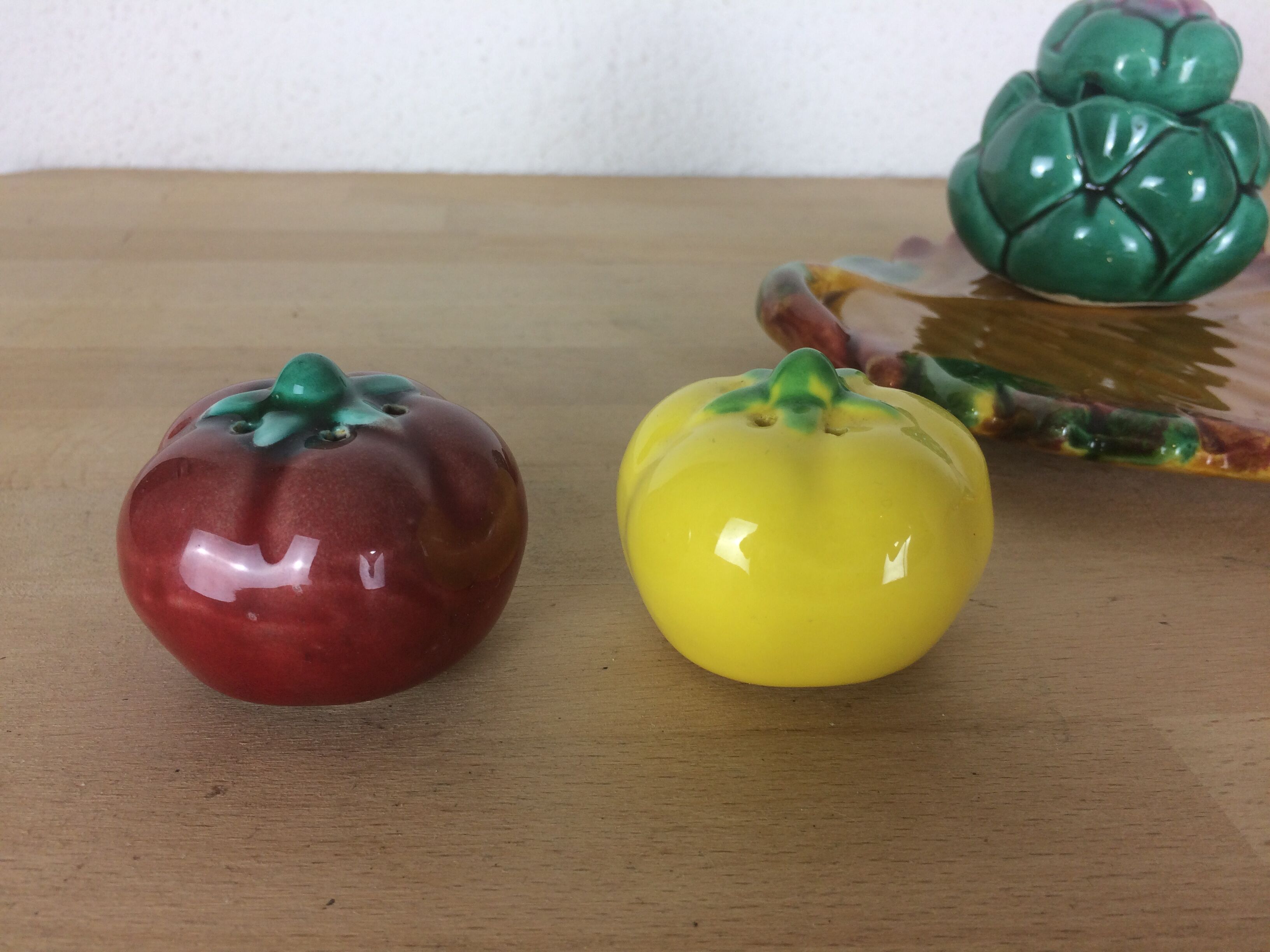 Vallauris mustard pepper shaker, dabbling, ceramics