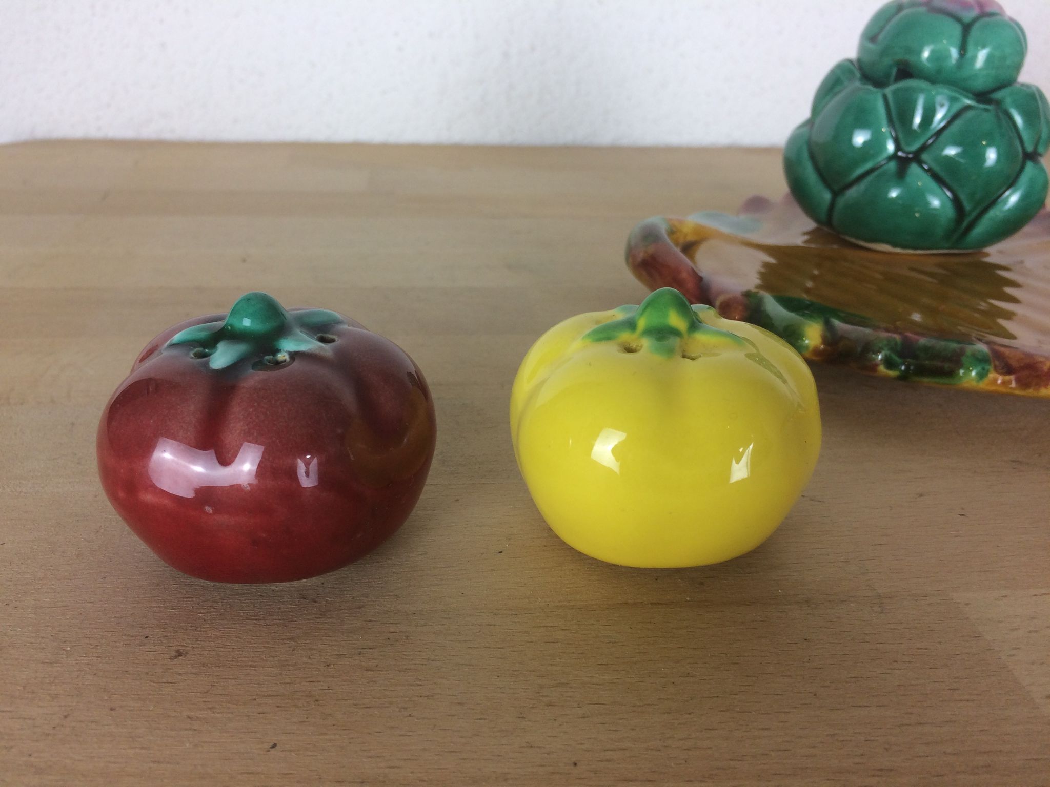 Vallauris mustard pepper shaker, dabbling, ceramics