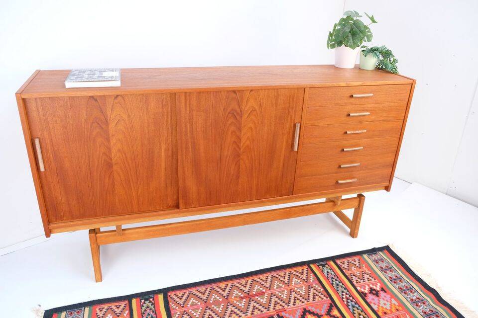 Teak high sideboard in vintage style from the 60s-70s, Vamo style, 60s-70s.