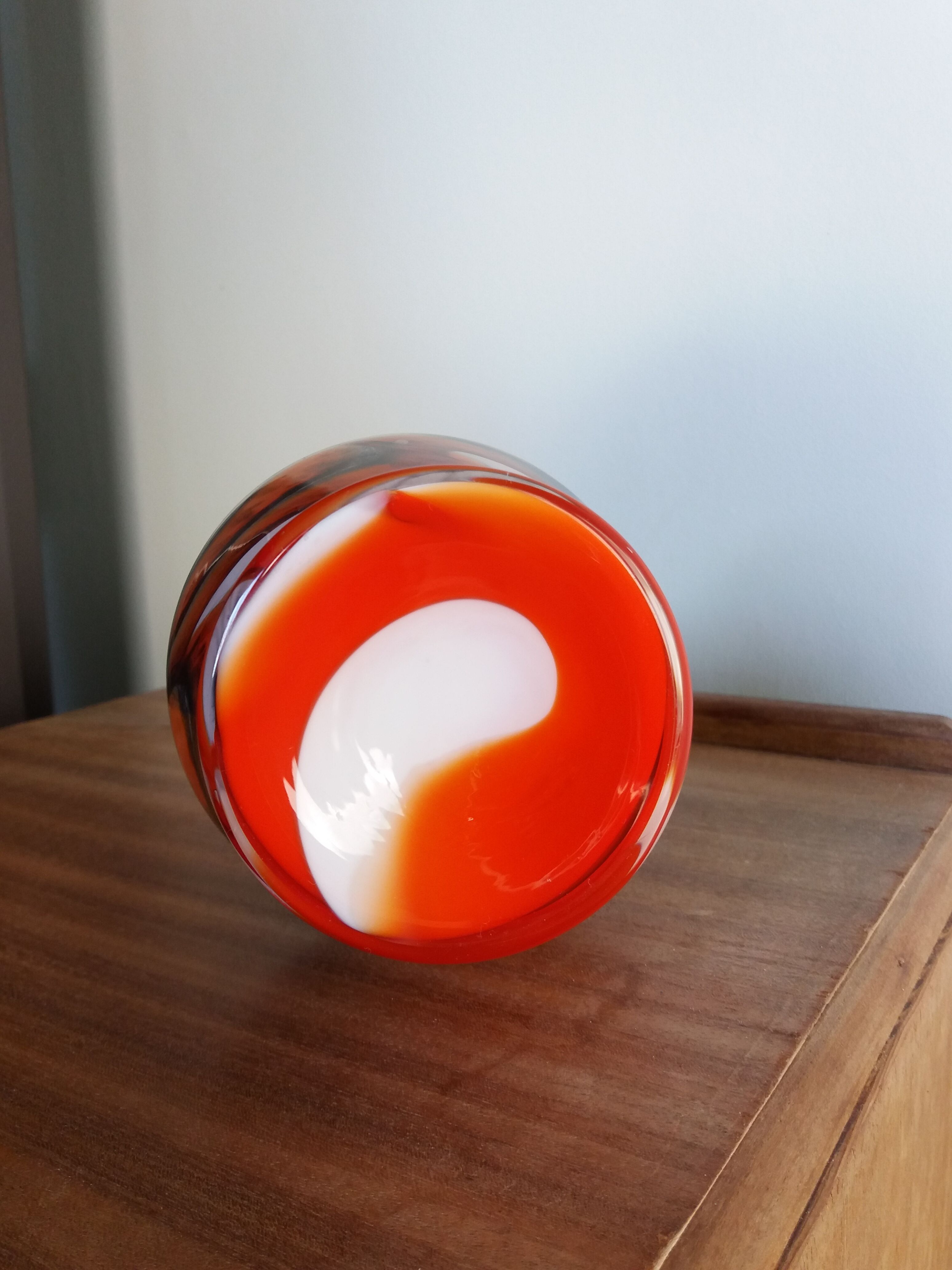 Vetreria Barbieri vase from Empoli in Italy in opaline glass from Florence