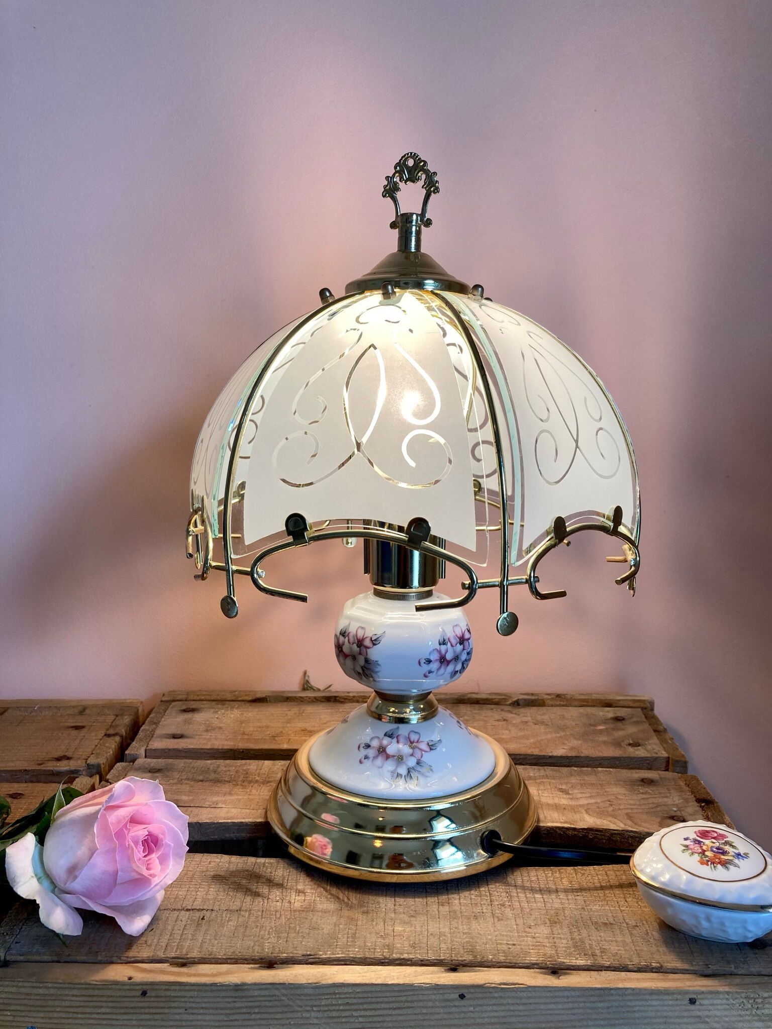 Lampe dorée pied porcelaine style tiffany